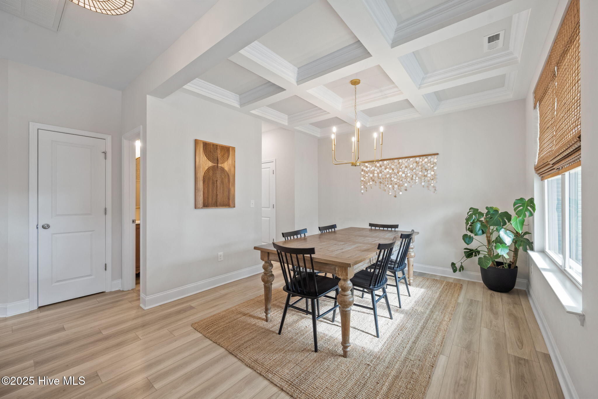 100547025 | Photo 11