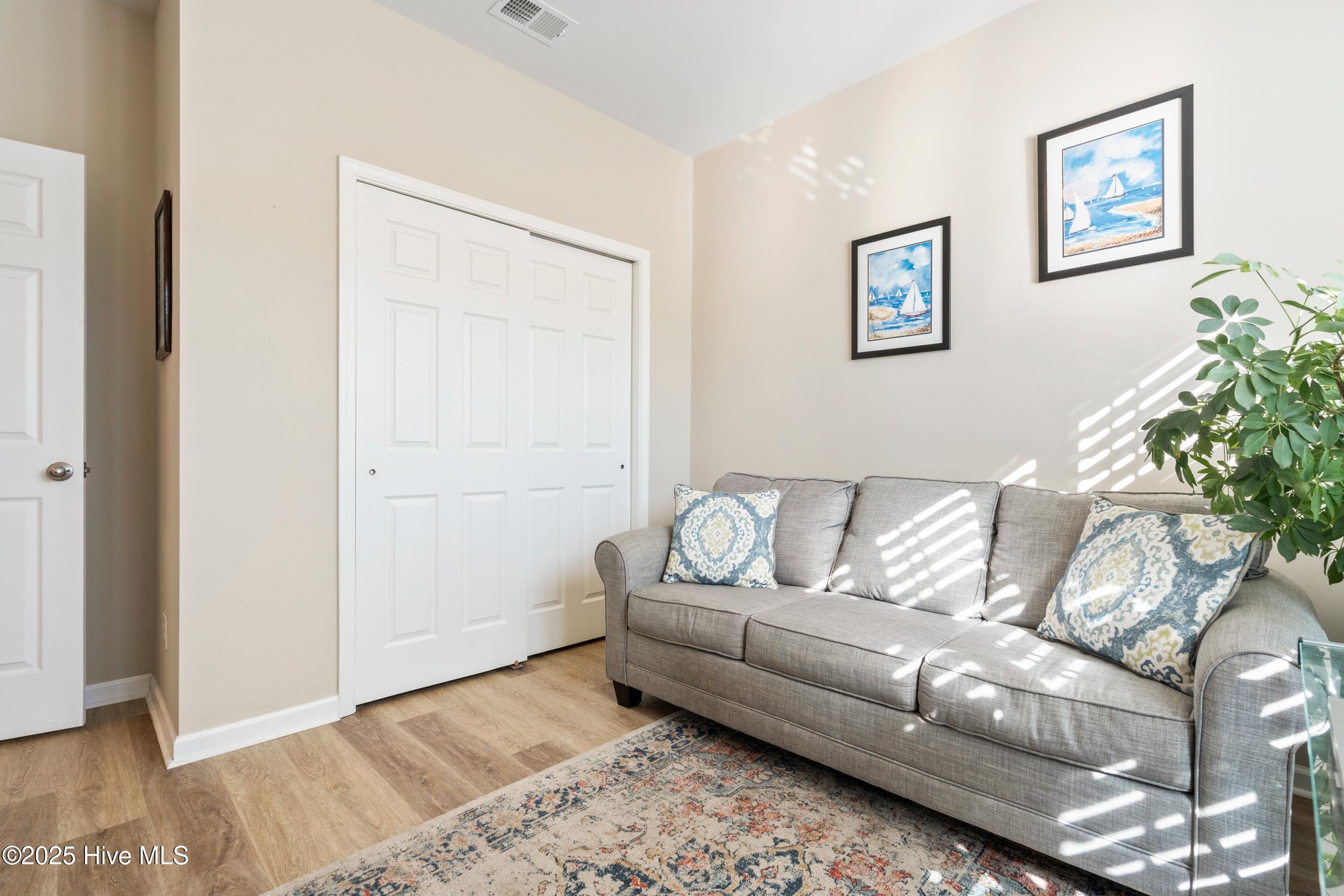 100537197 | Photo 33