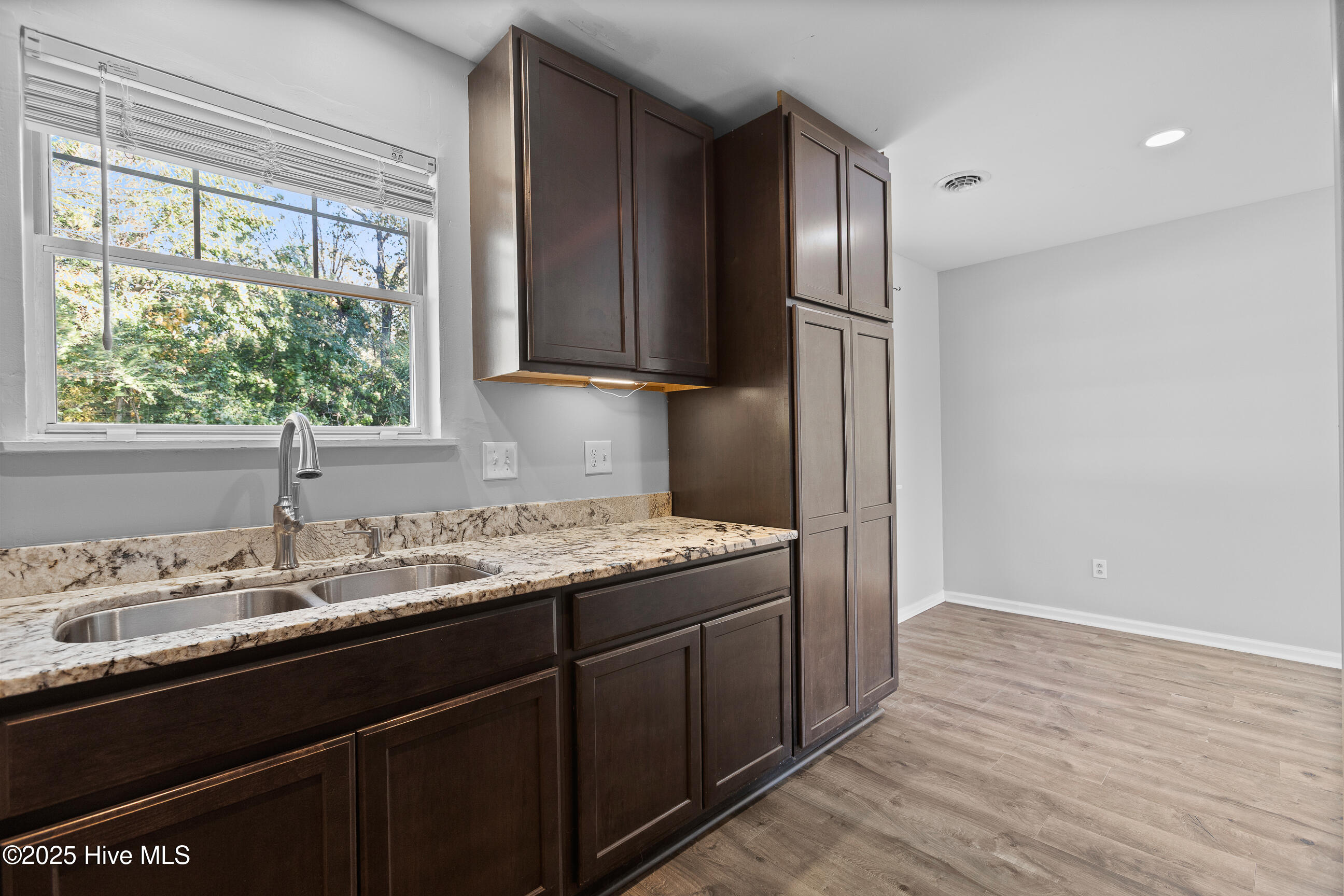 102 Winter Road, Jacksonville, NC 28540 – photo 11: 12