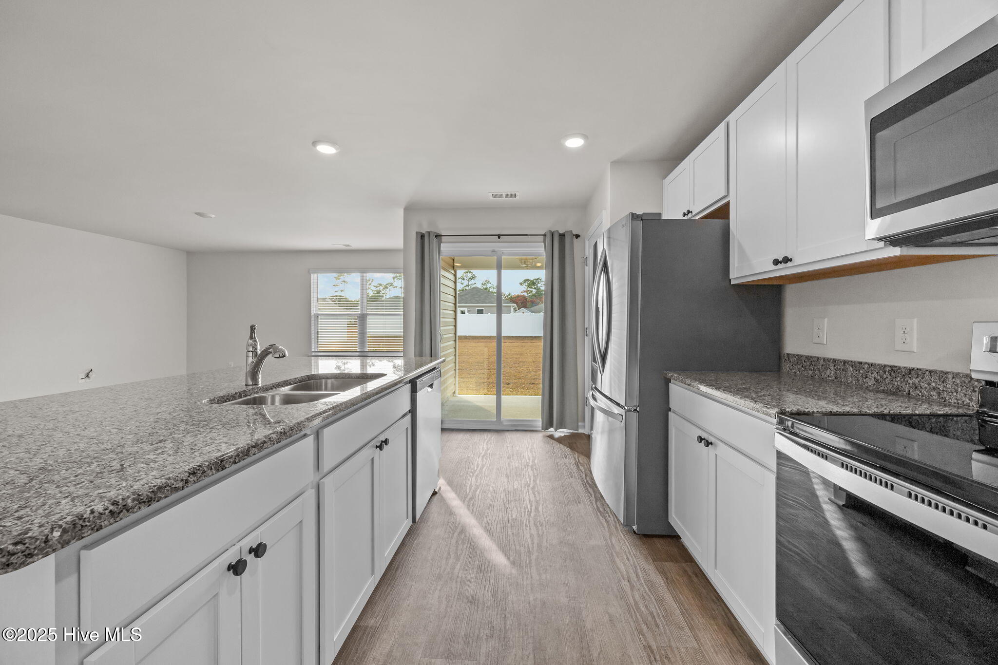 100542693 | Photo 29