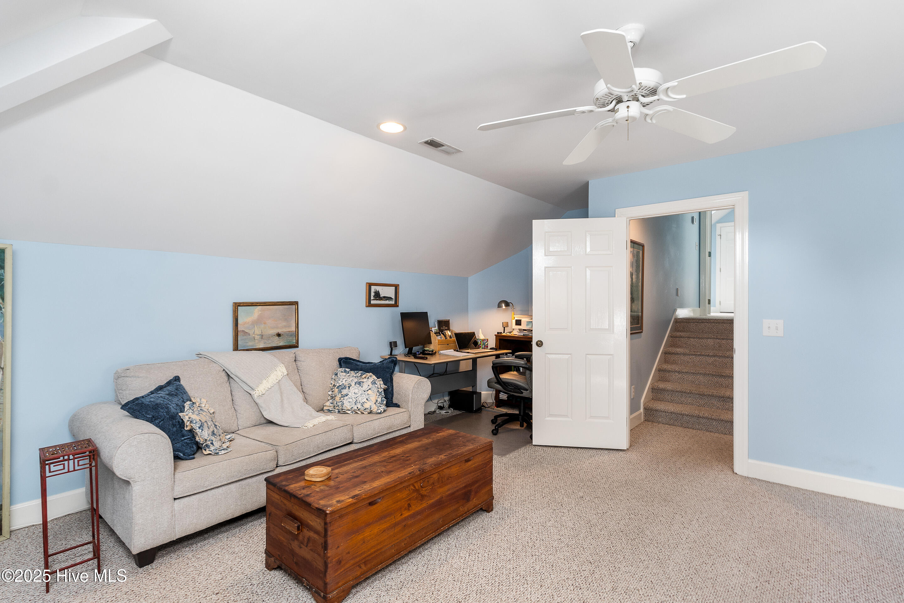 100549732 | Photo 27