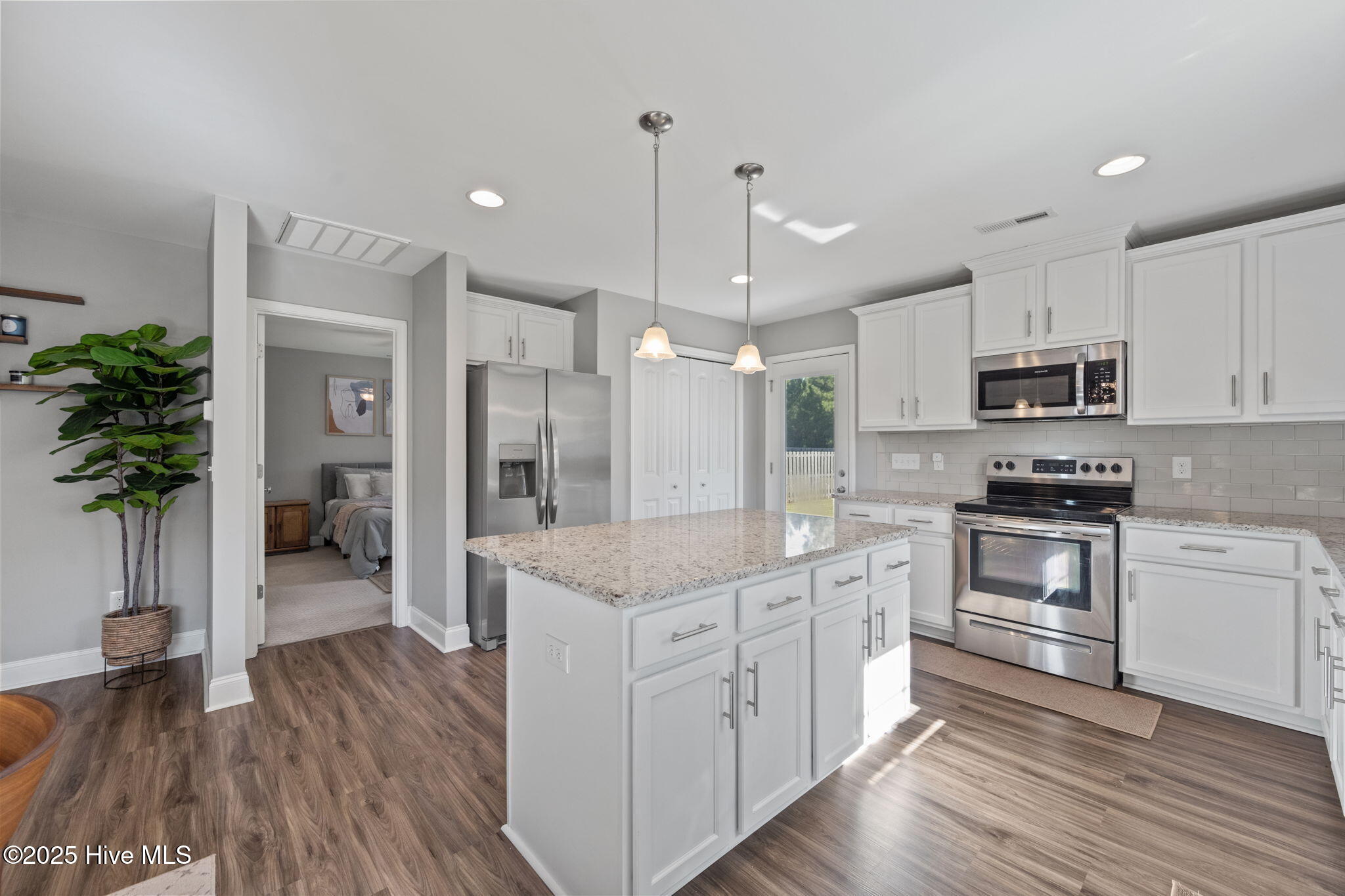 100536269 | Photo 23