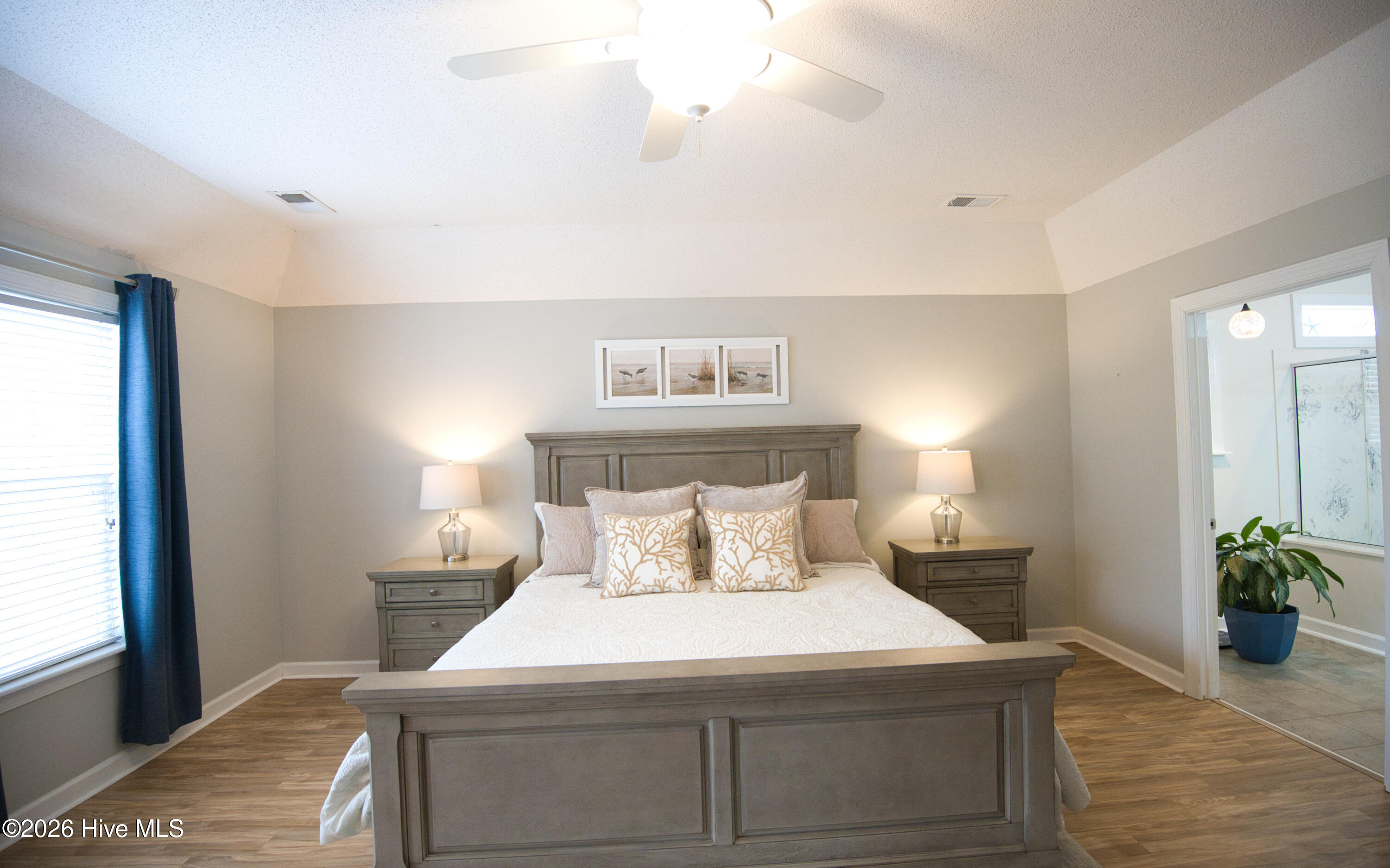 100558044 | Photo 28