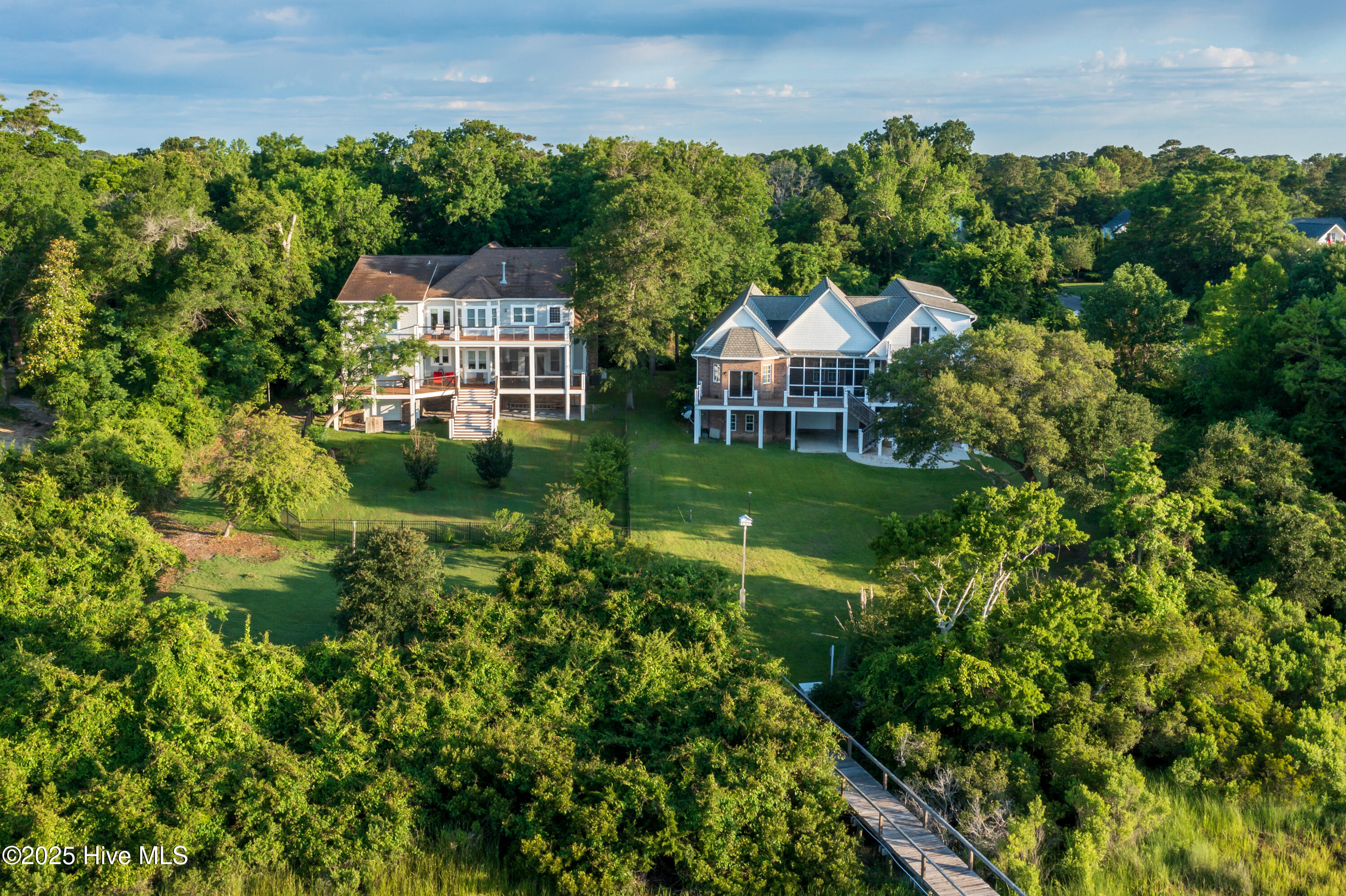 100532268 | Photo 18