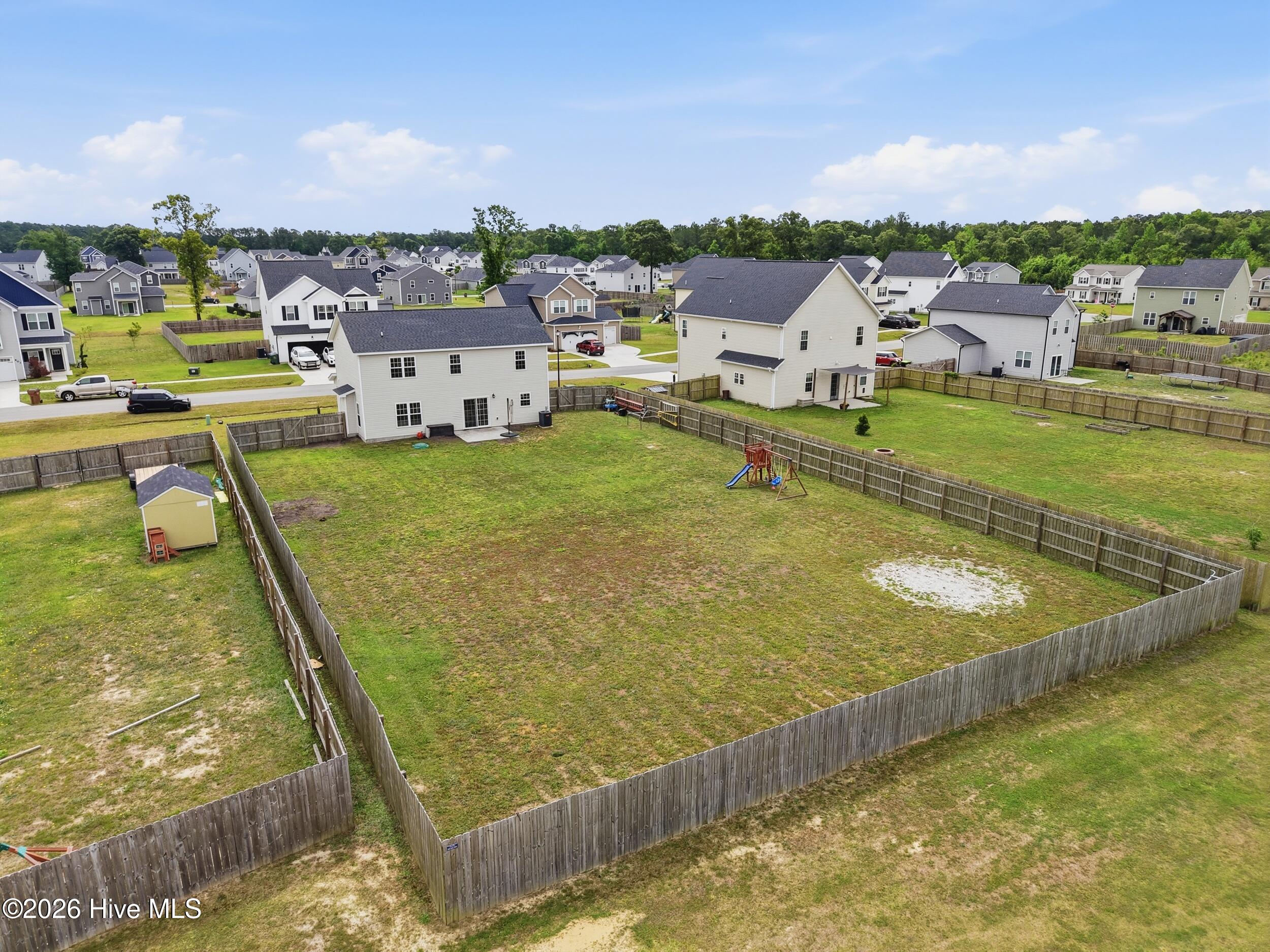 100570455 | Photo 18