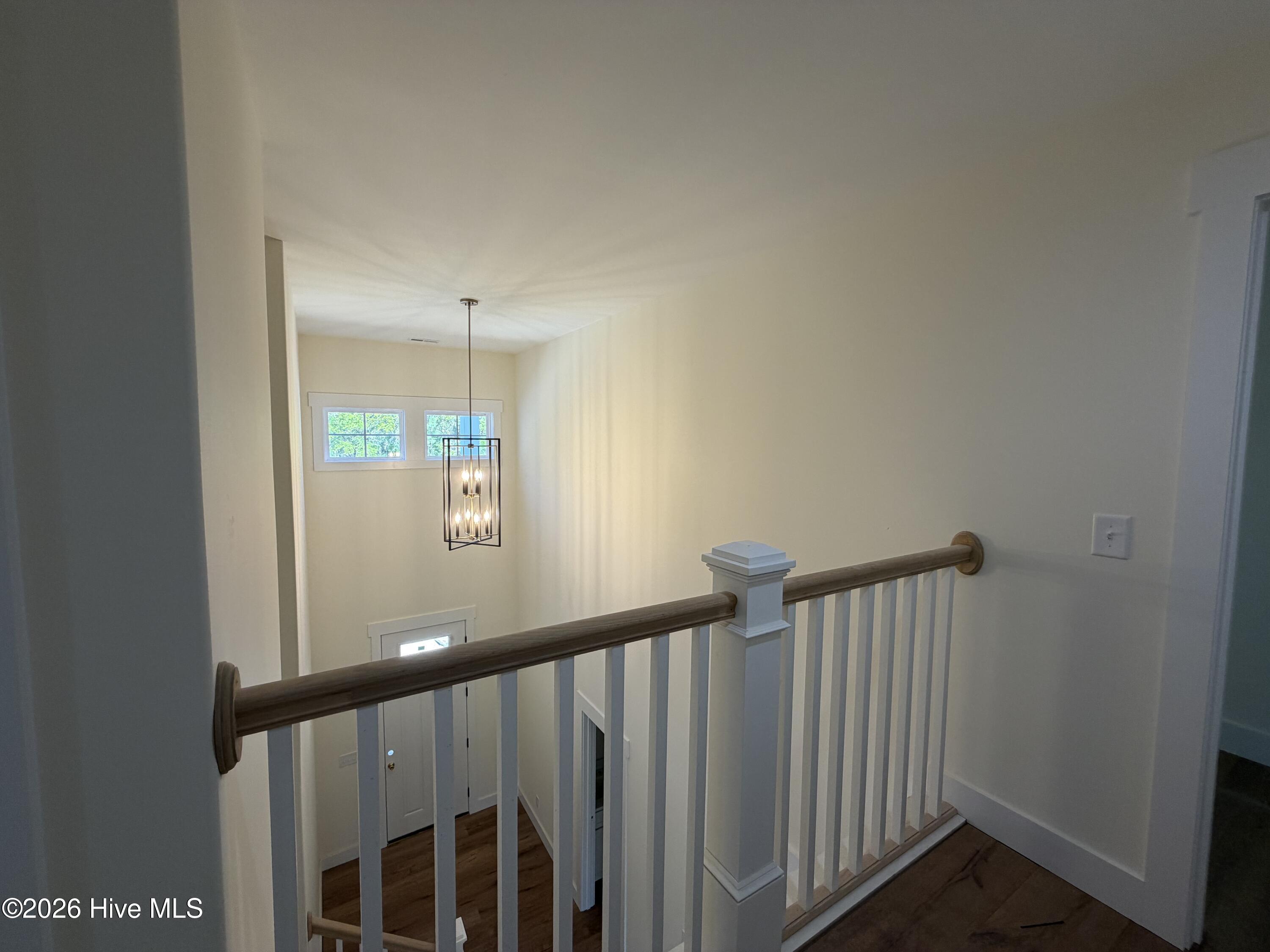 100568393 | Photo 36