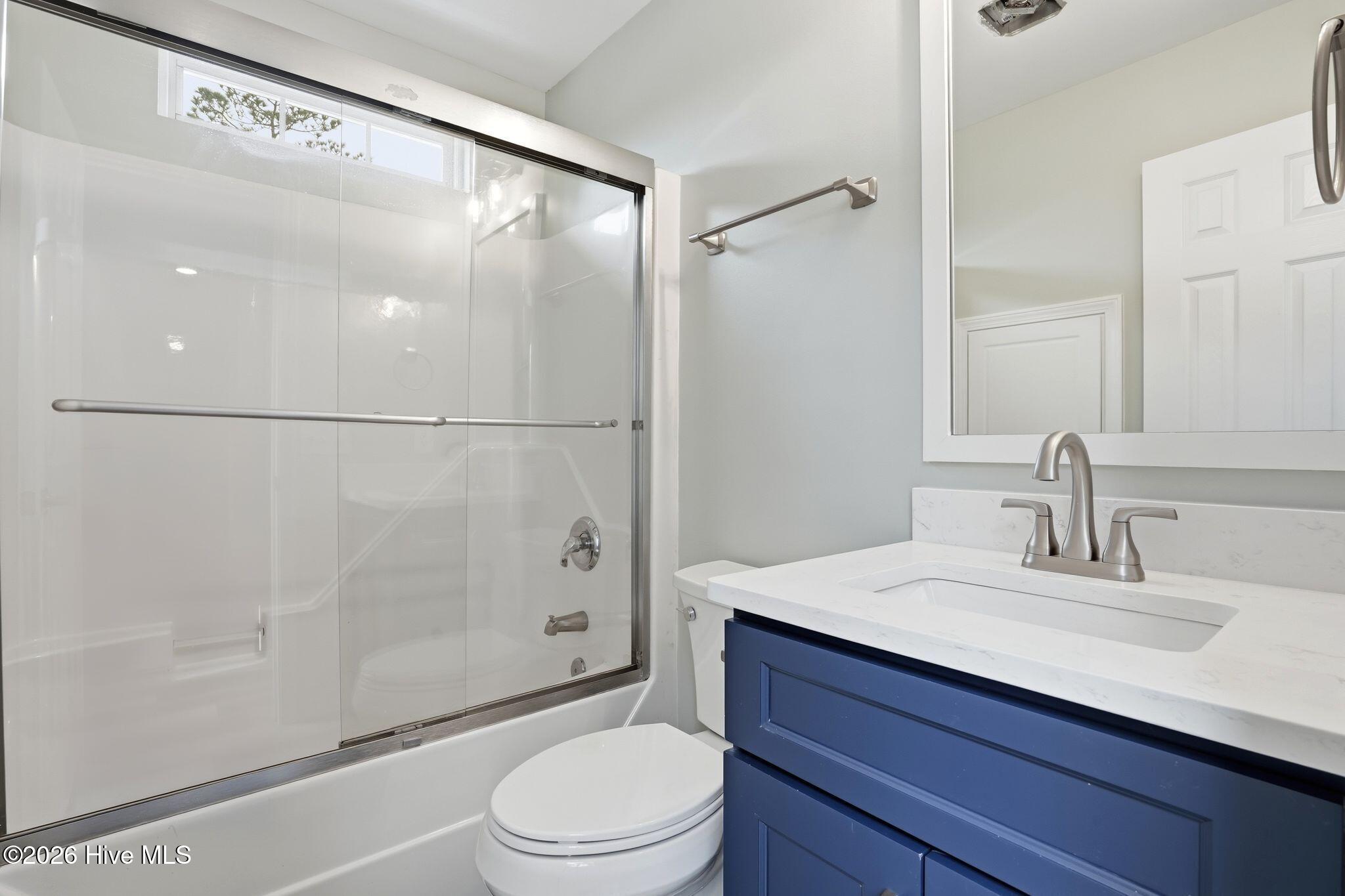 100557093 | Photo 40