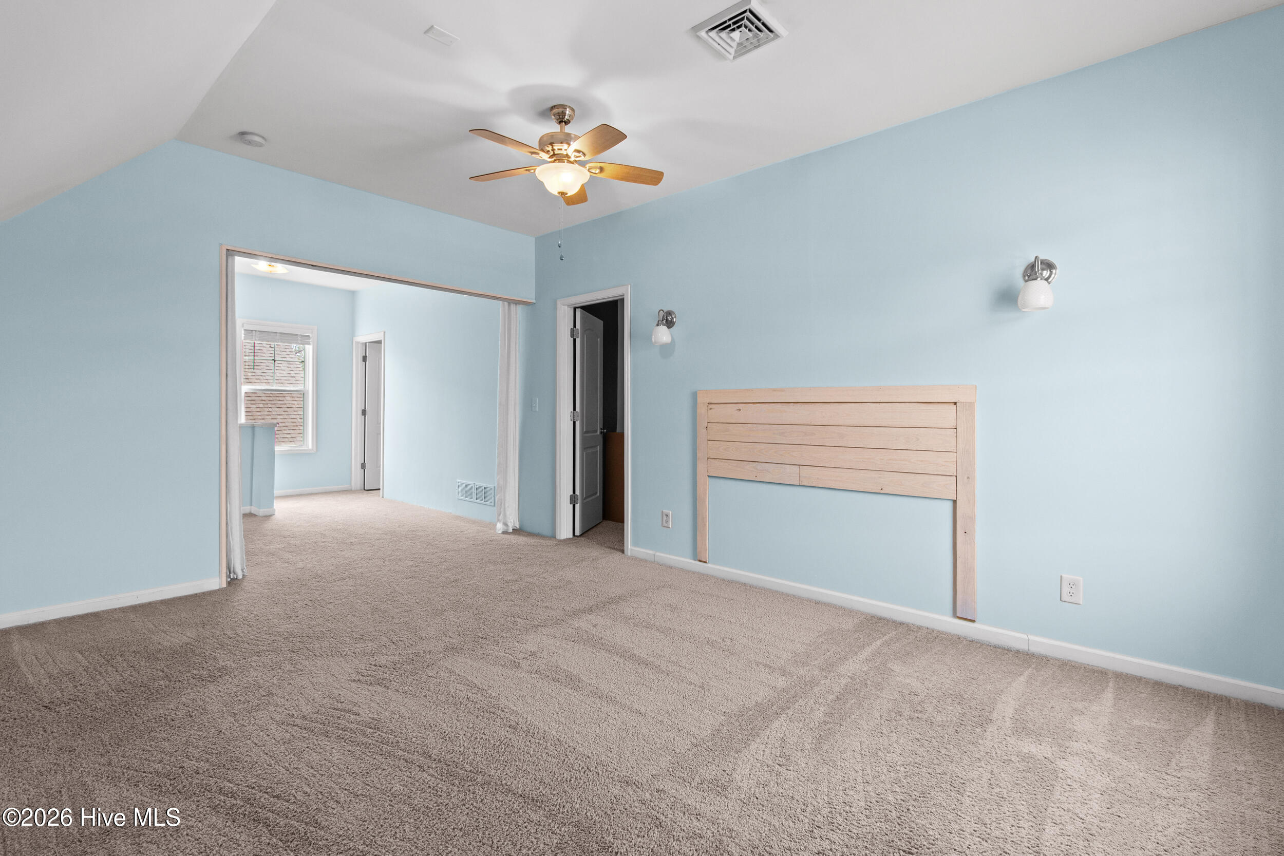 100554579 | Photo 34