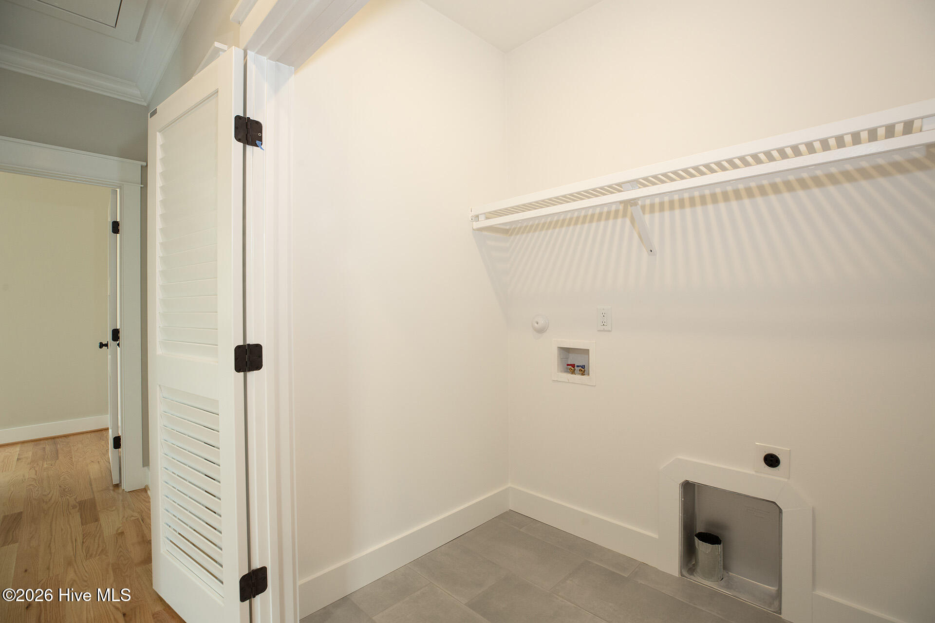 100562068 | Photo 24