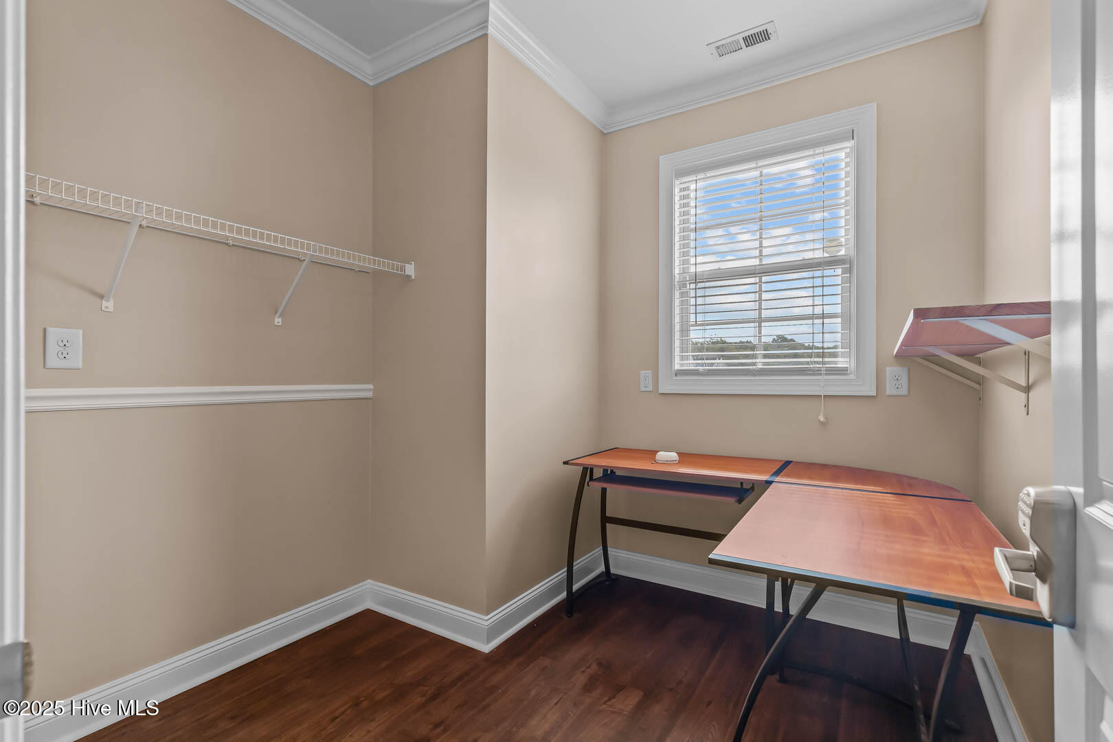 100532827 | Photo 30