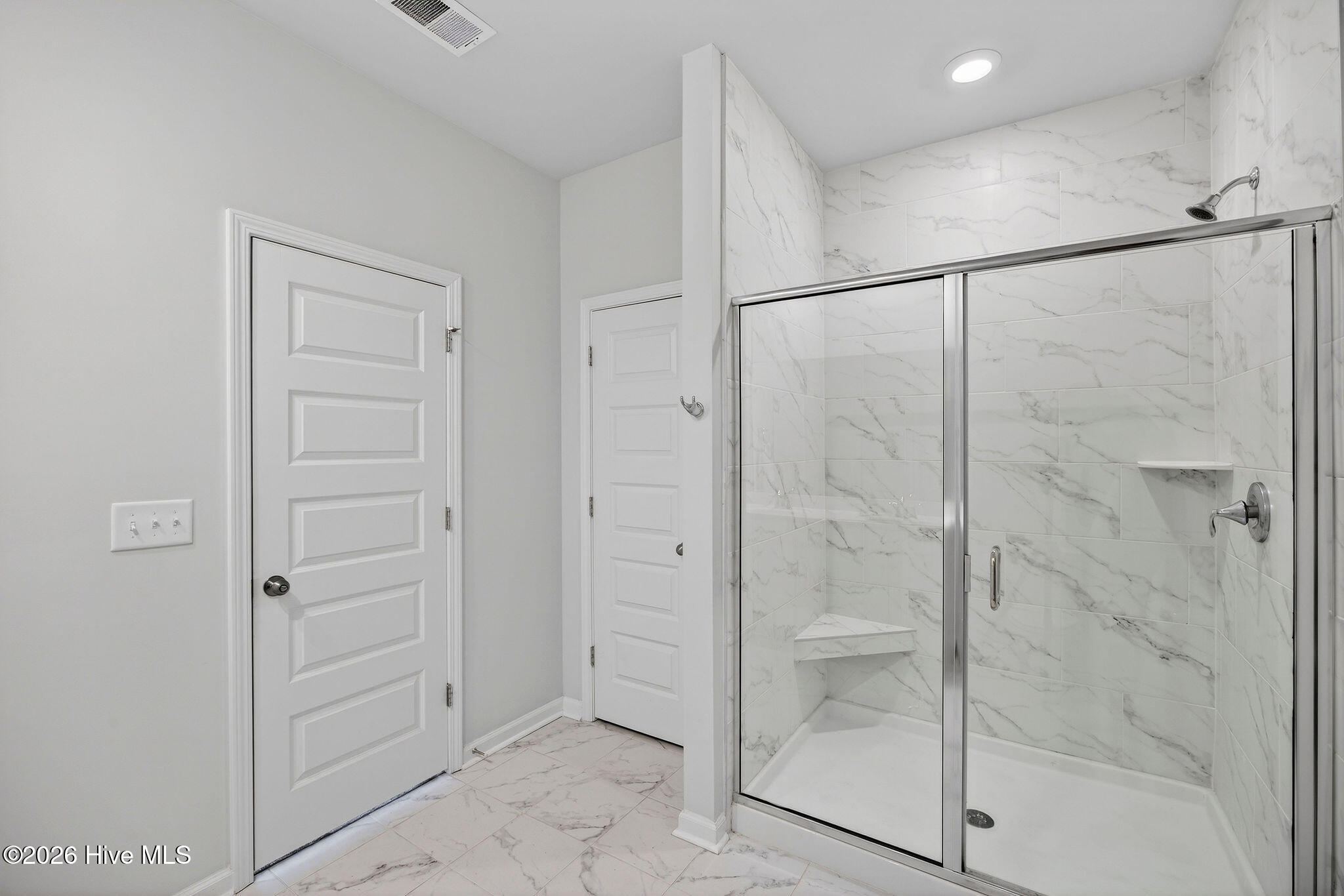 100561560 | Photo 26