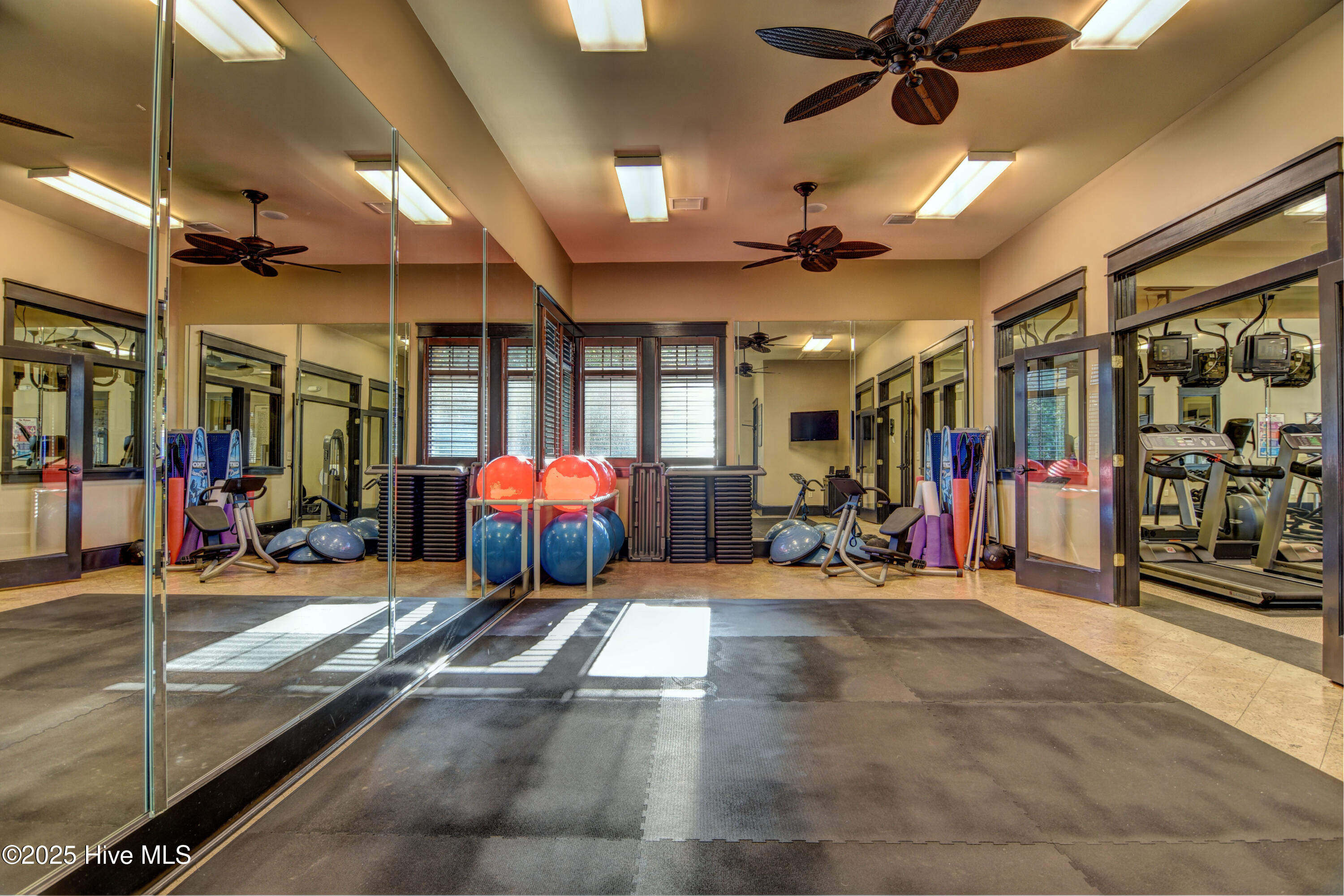 100510671 | Photo 35