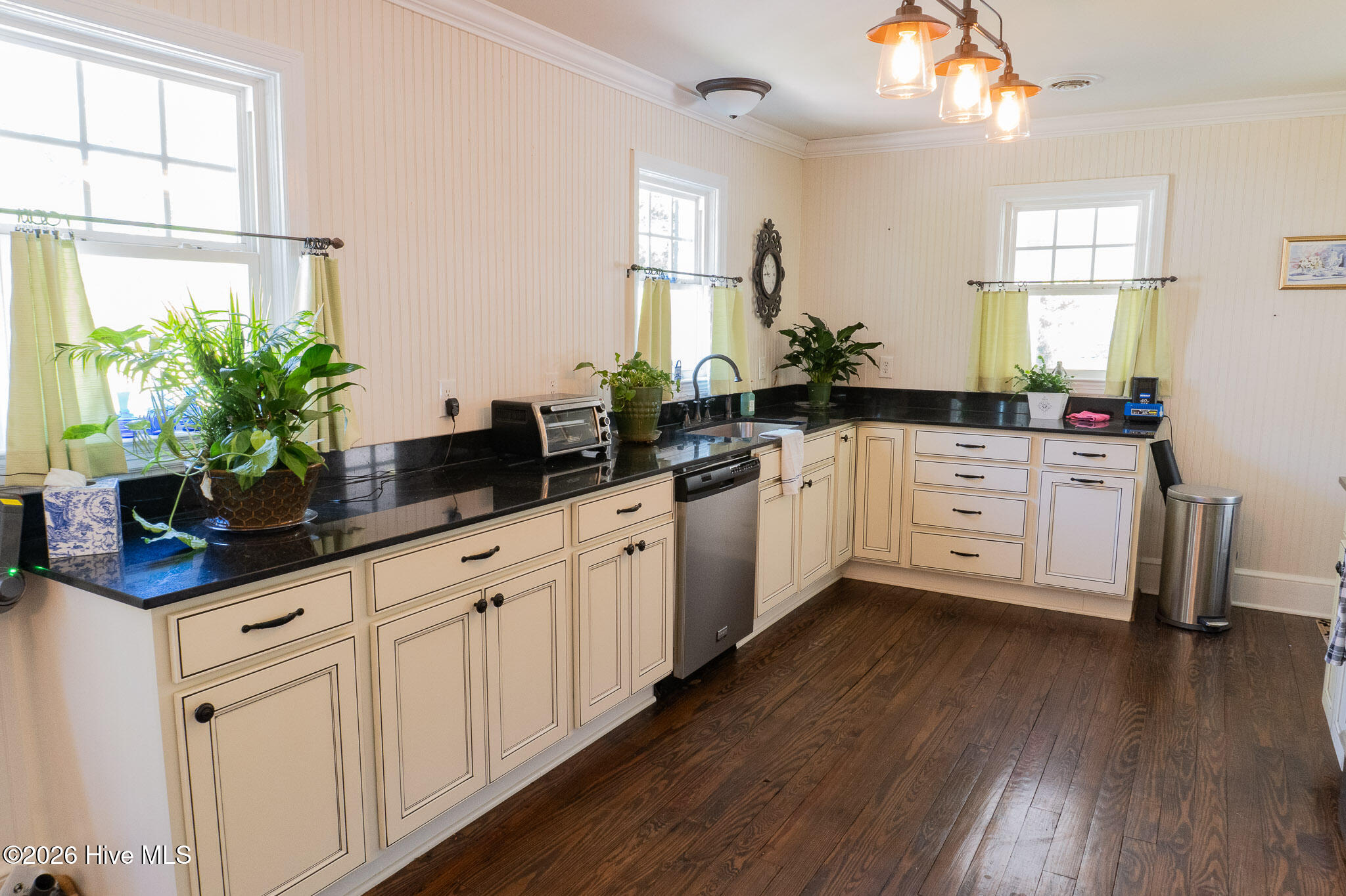 100567378 | Photo 25