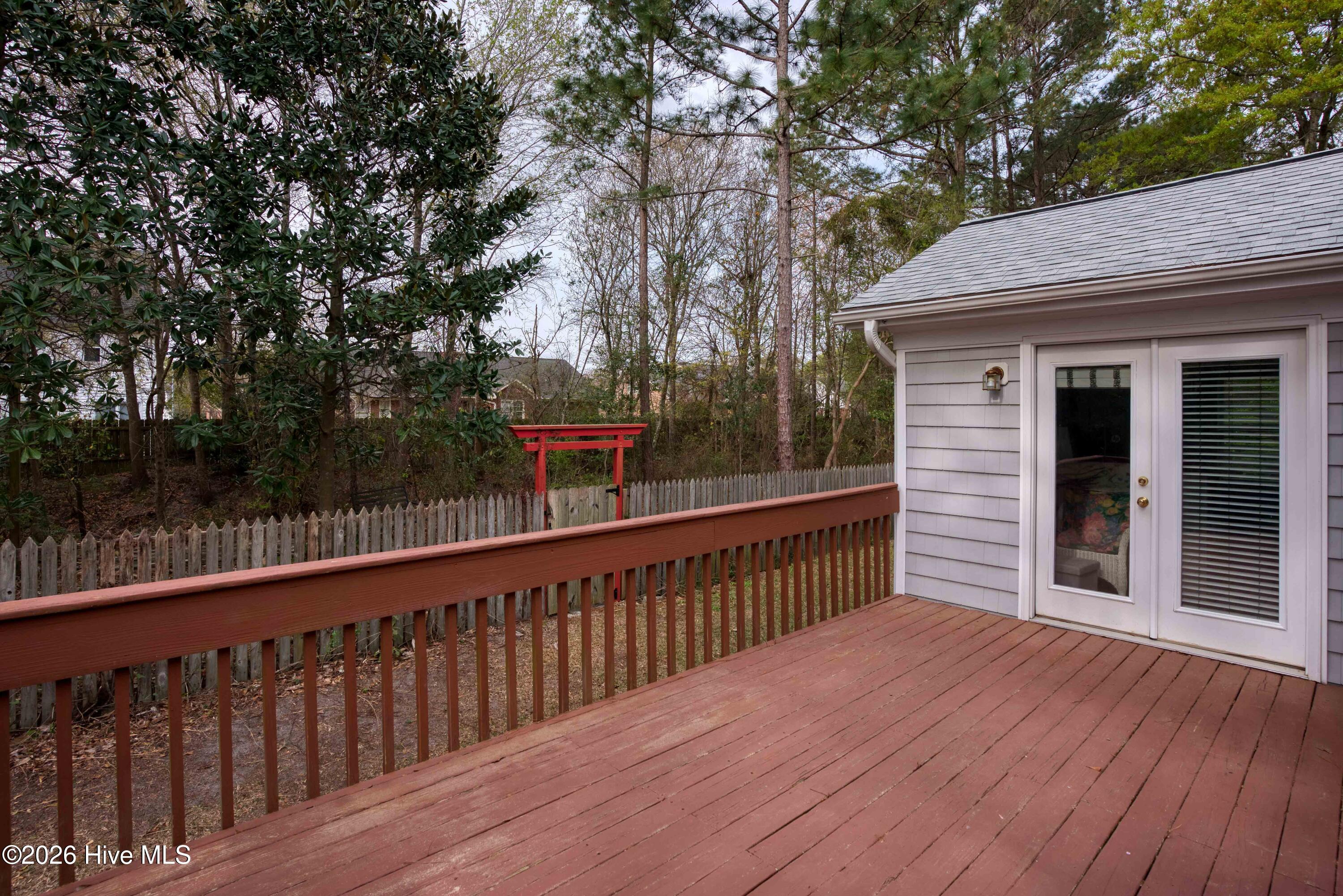 100562340 | Photo 25