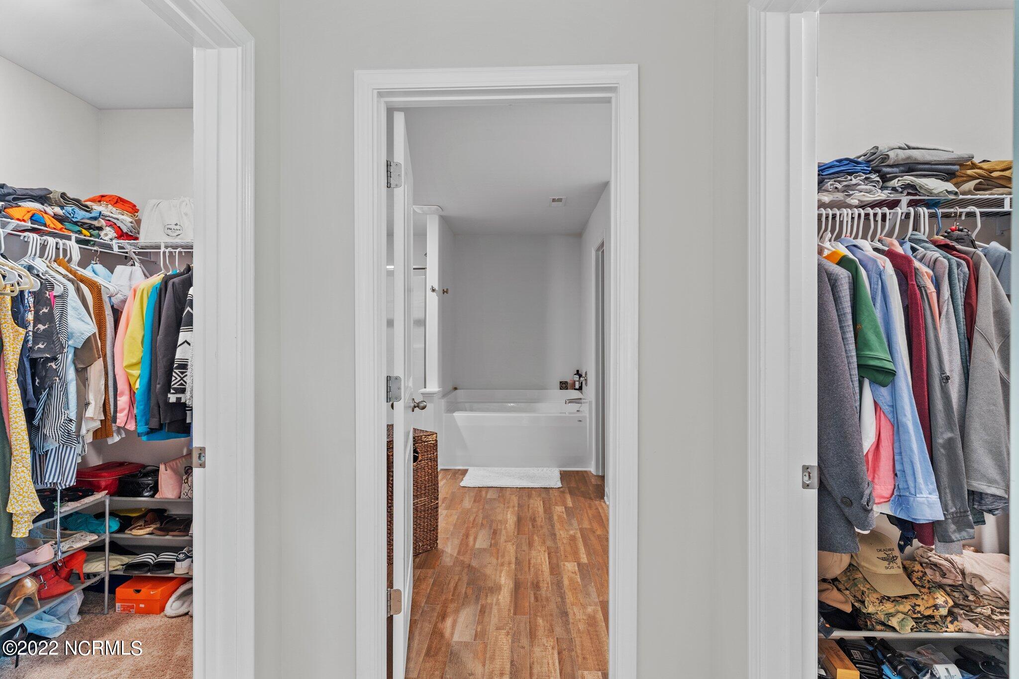 100560582 | Photo 22