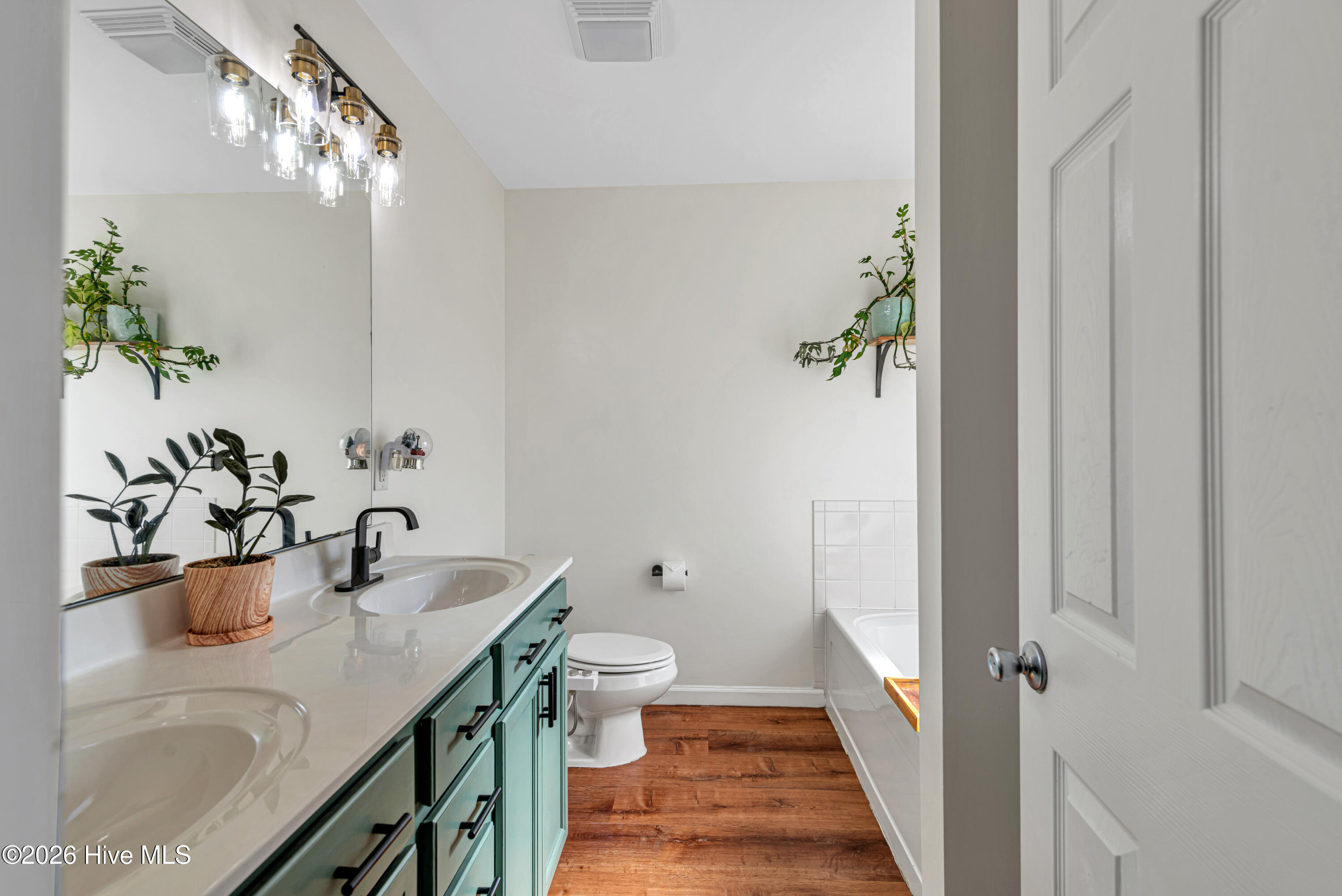 100558524 | Photo 30