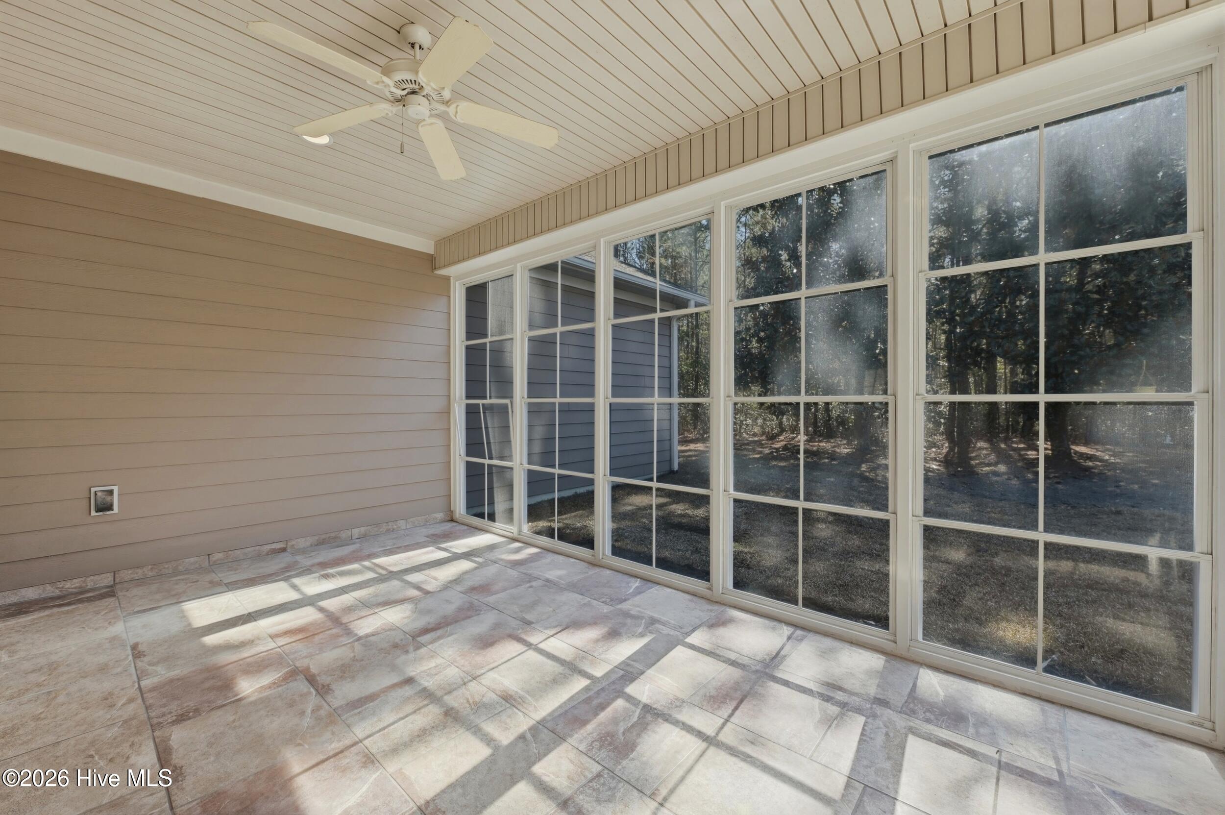 100556965 | Photo 36