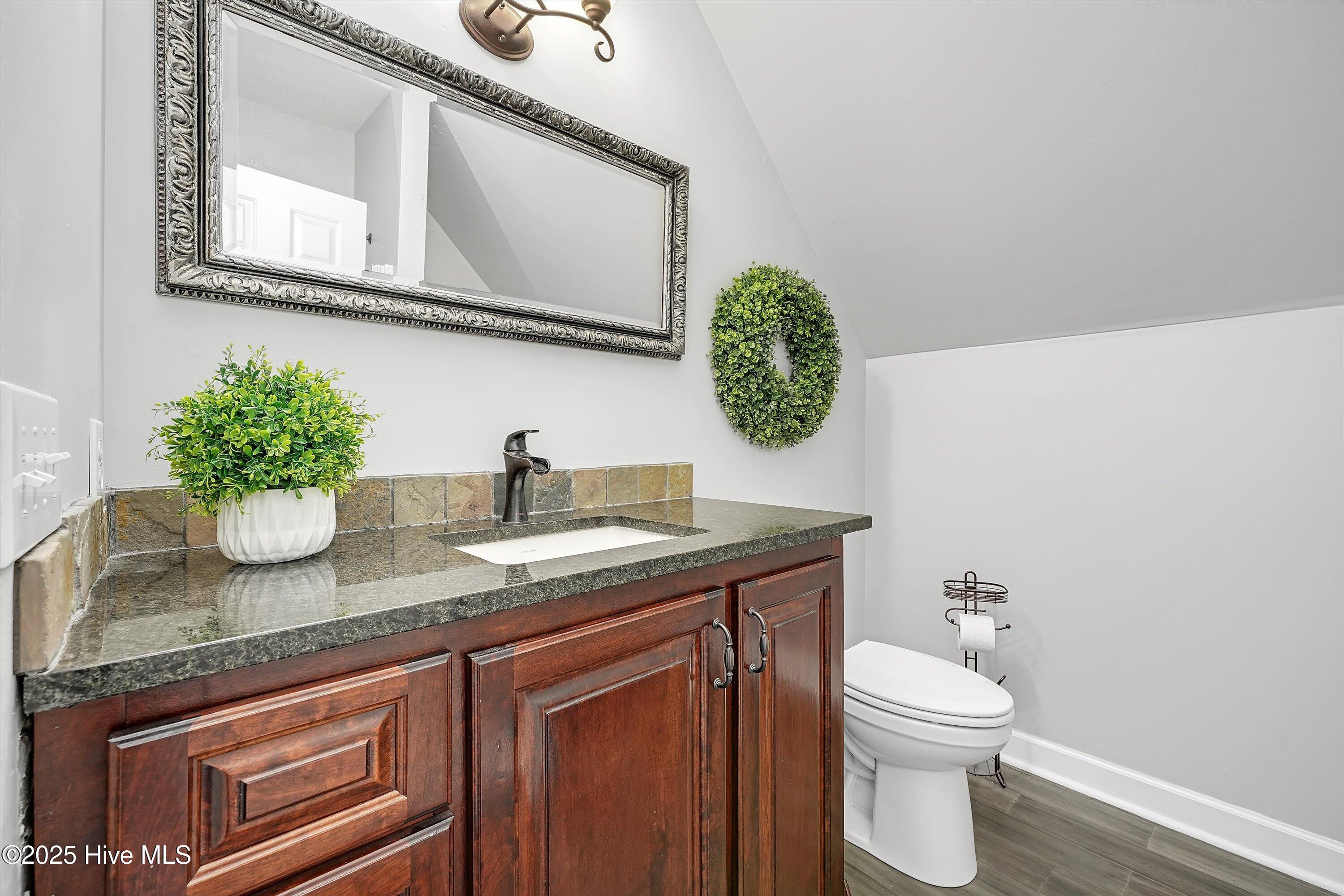 100515294 | Photo 35