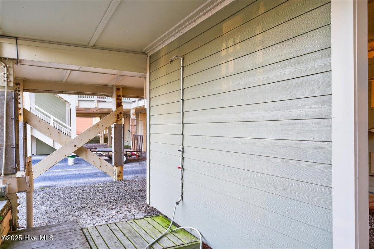 100537947 | Photo 33