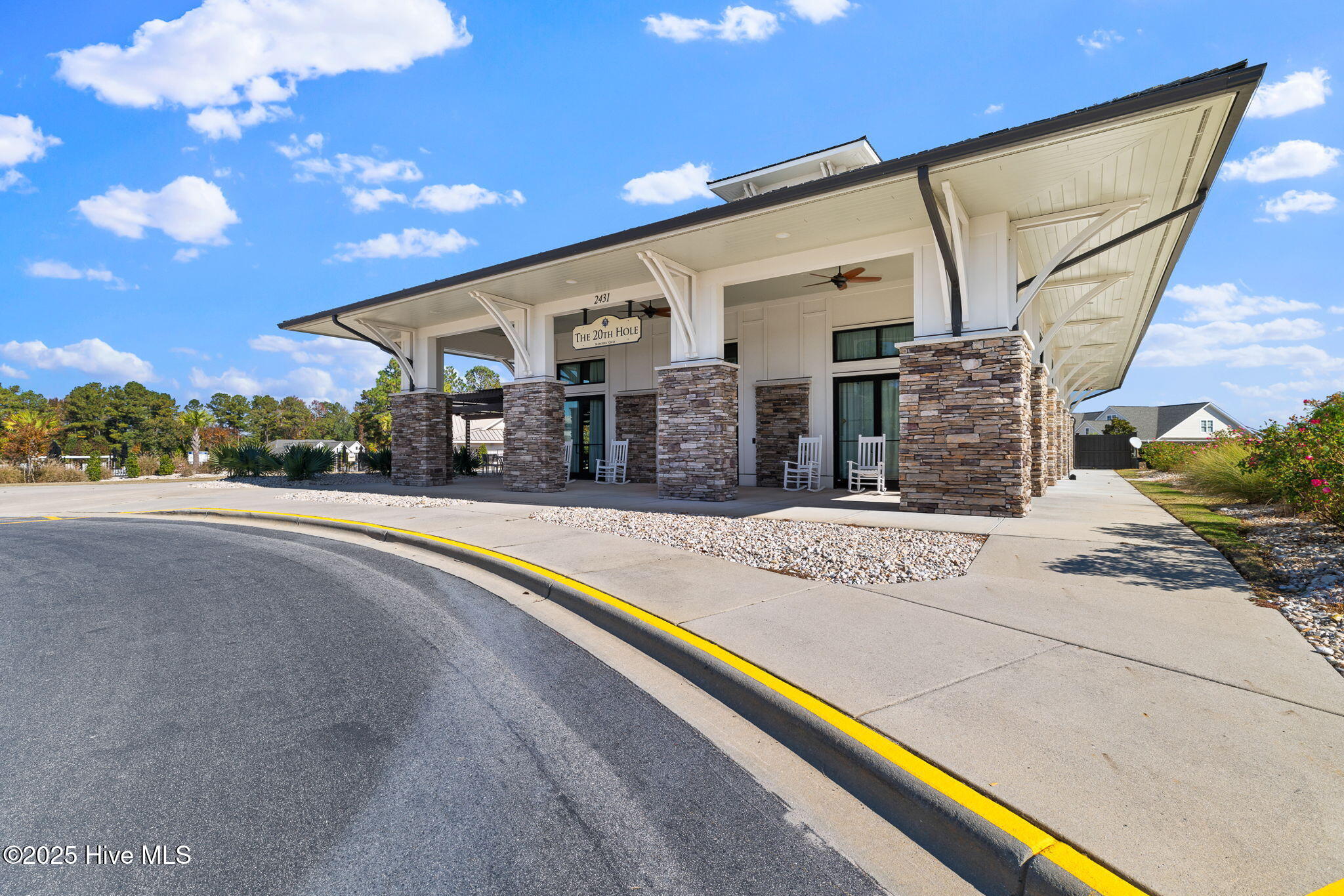 100540140 | Photo 47