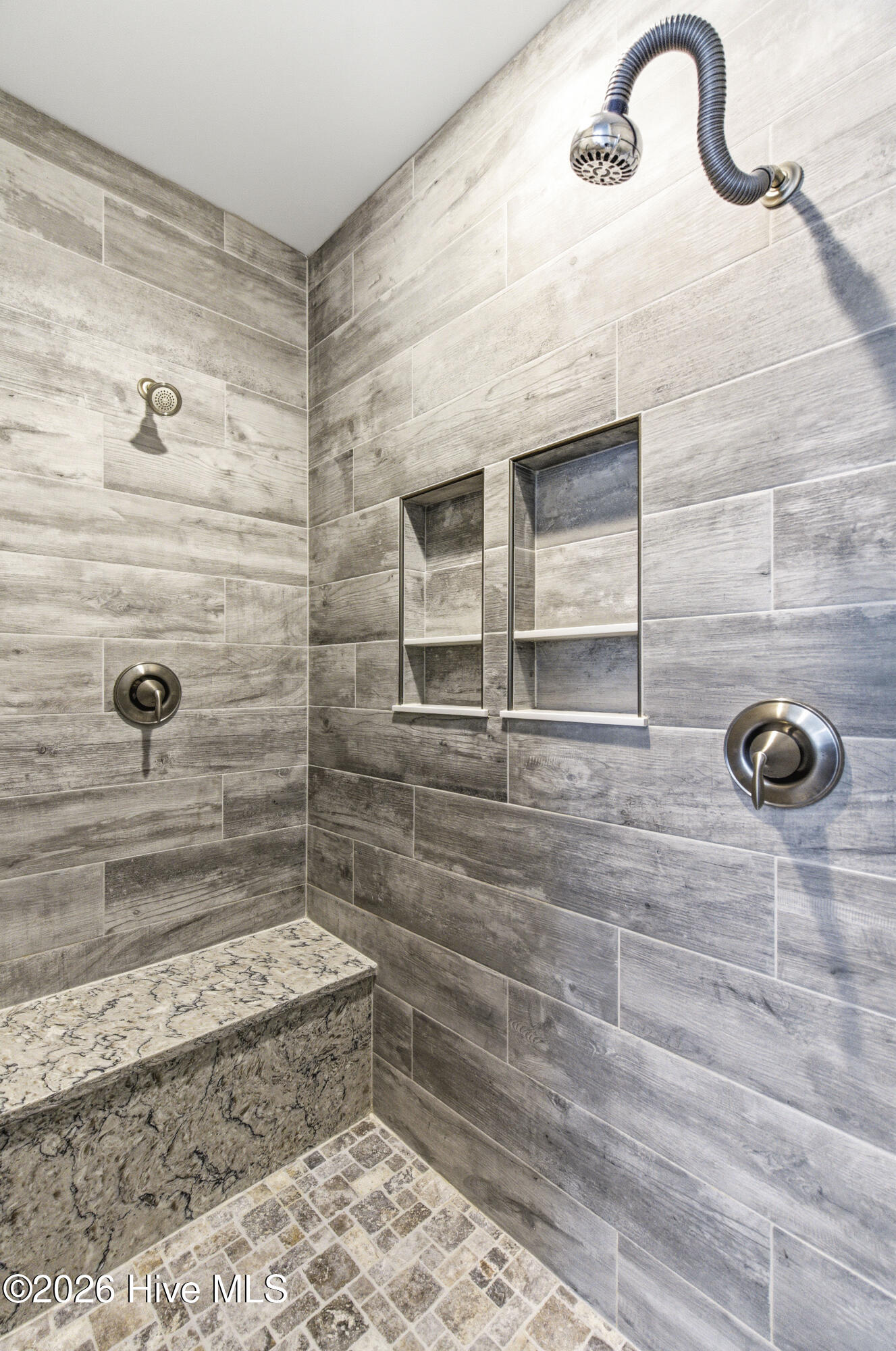 100568018 | Photo 35