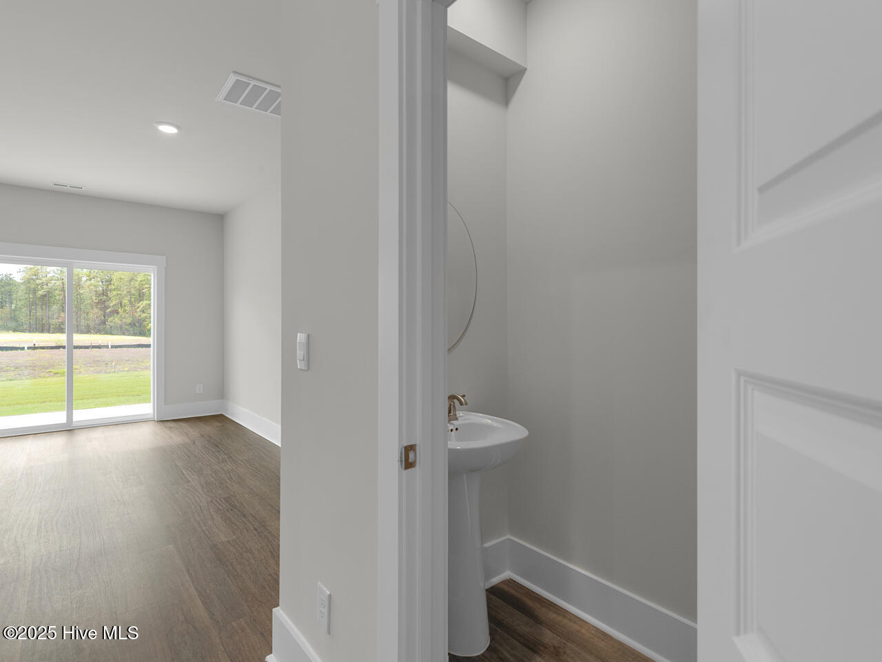 100508458 | Photo 15