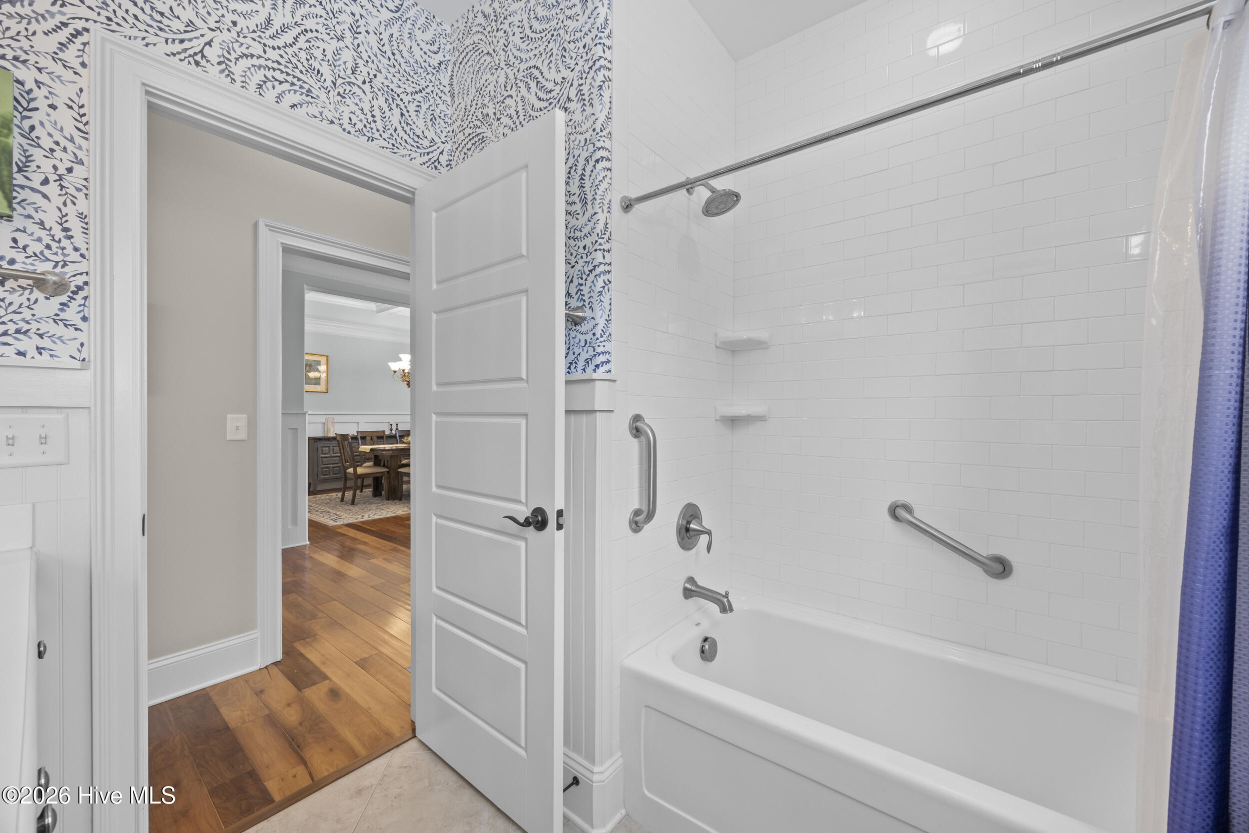 100565647 | Photo 40