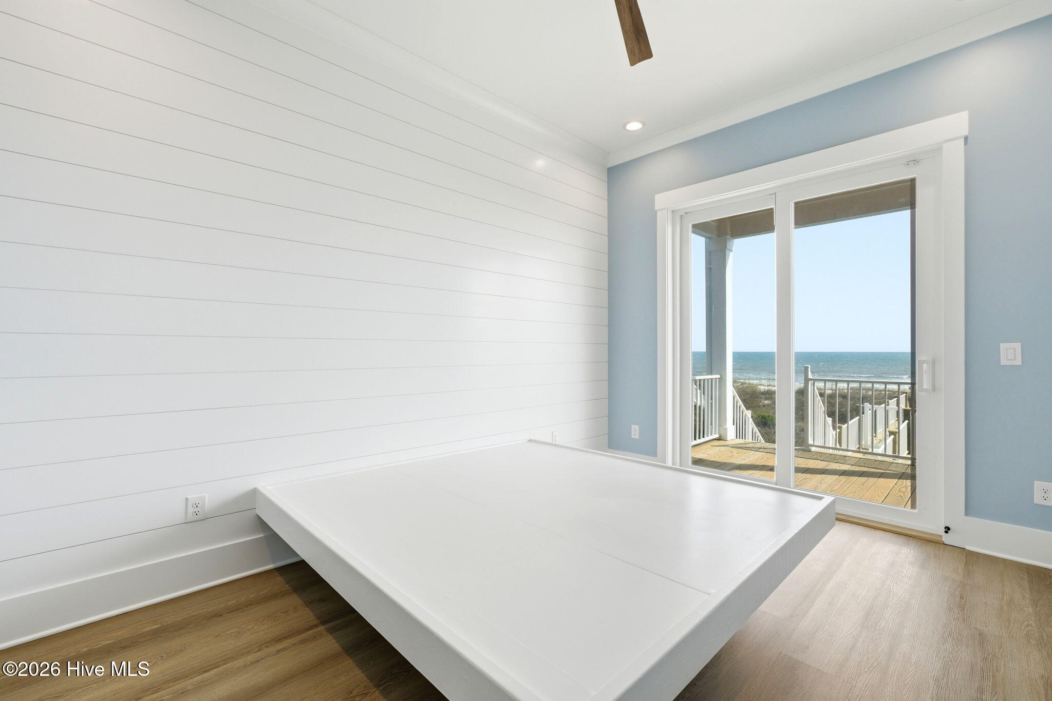 100564947 | Photo 15