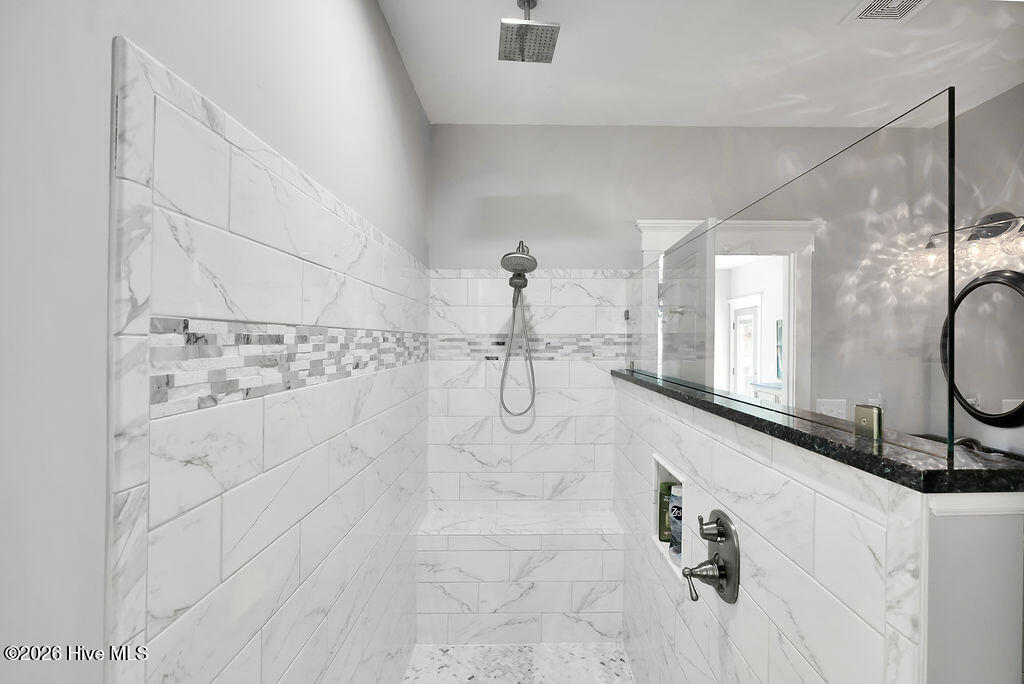 100562480 | Photo 33