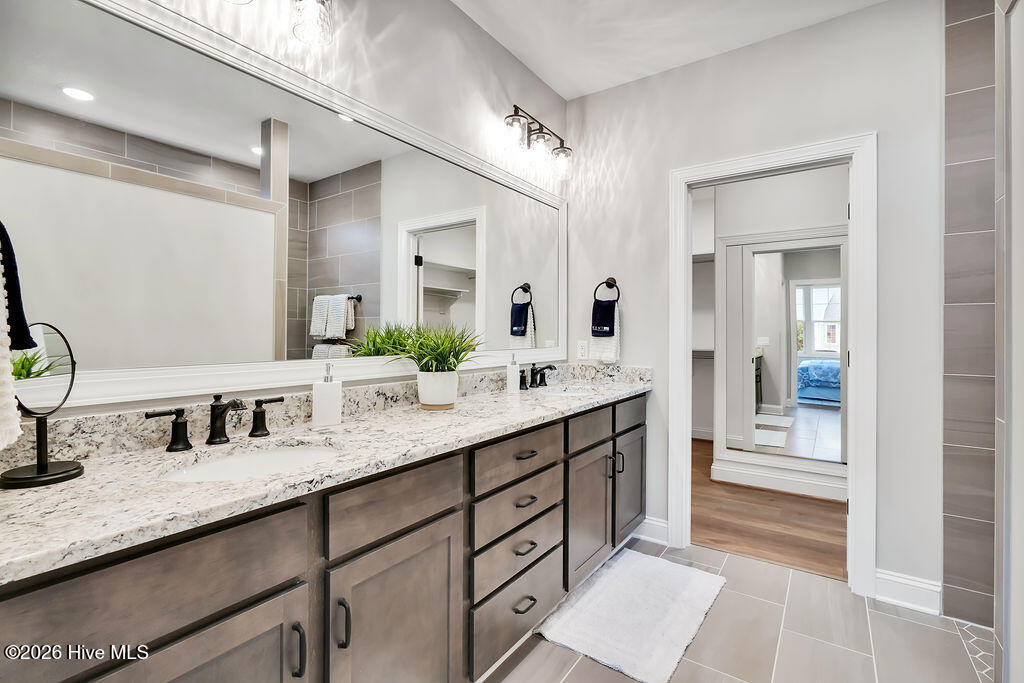 100517231 | Photo 25