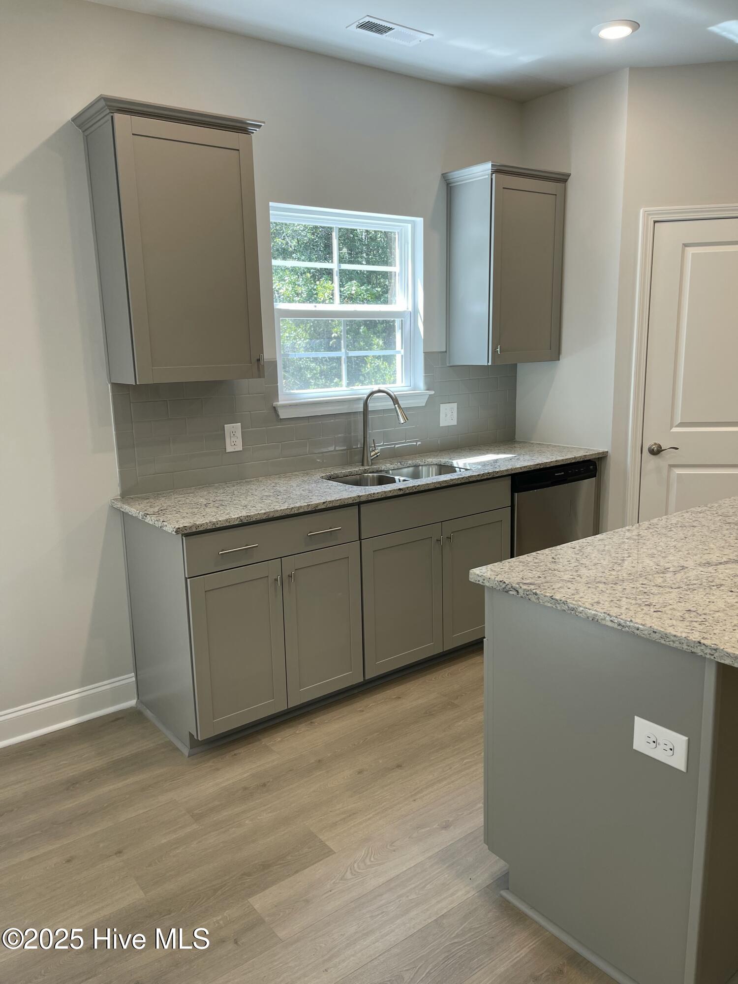 100425636 | Photo 25