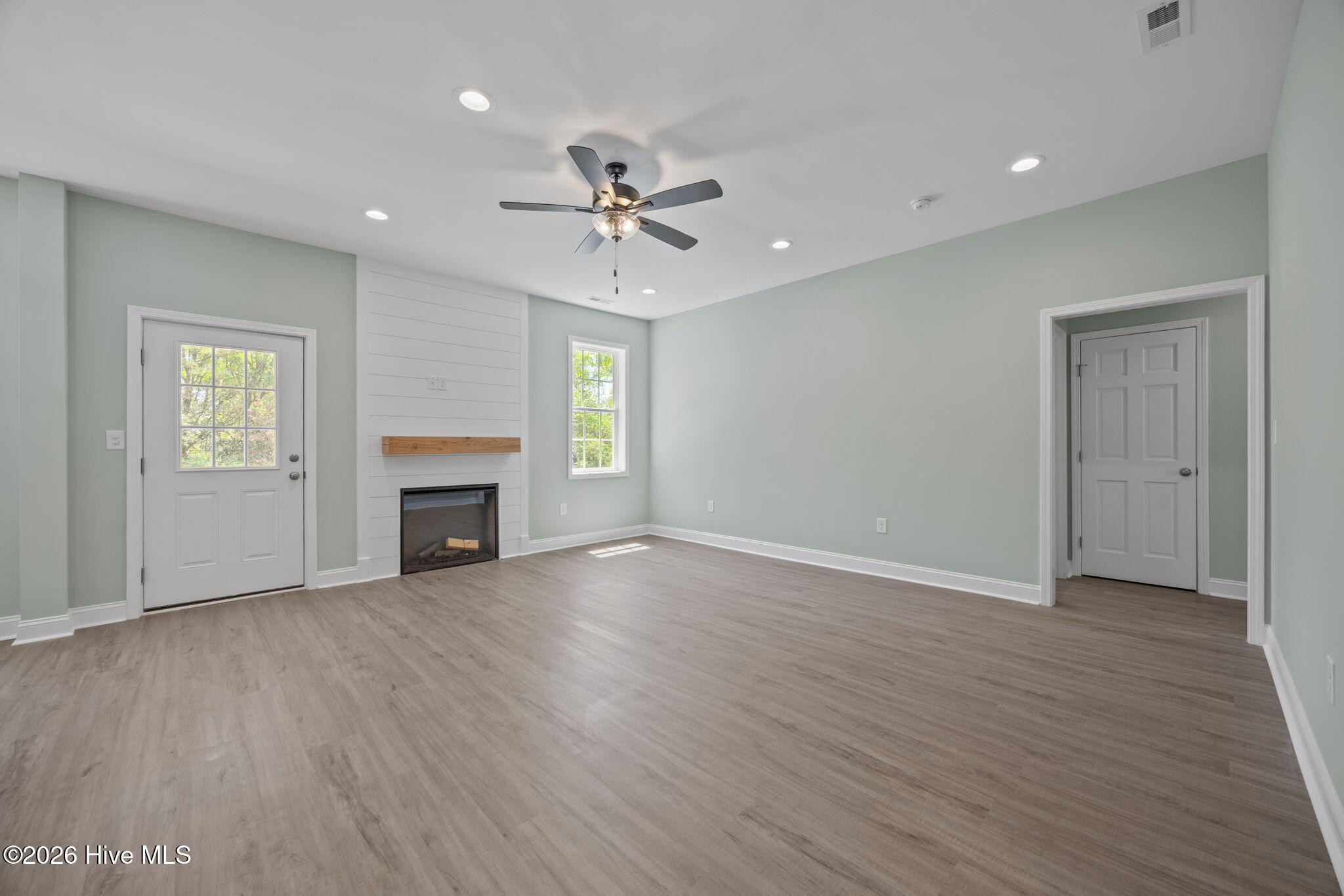 100568646 | Photo 13