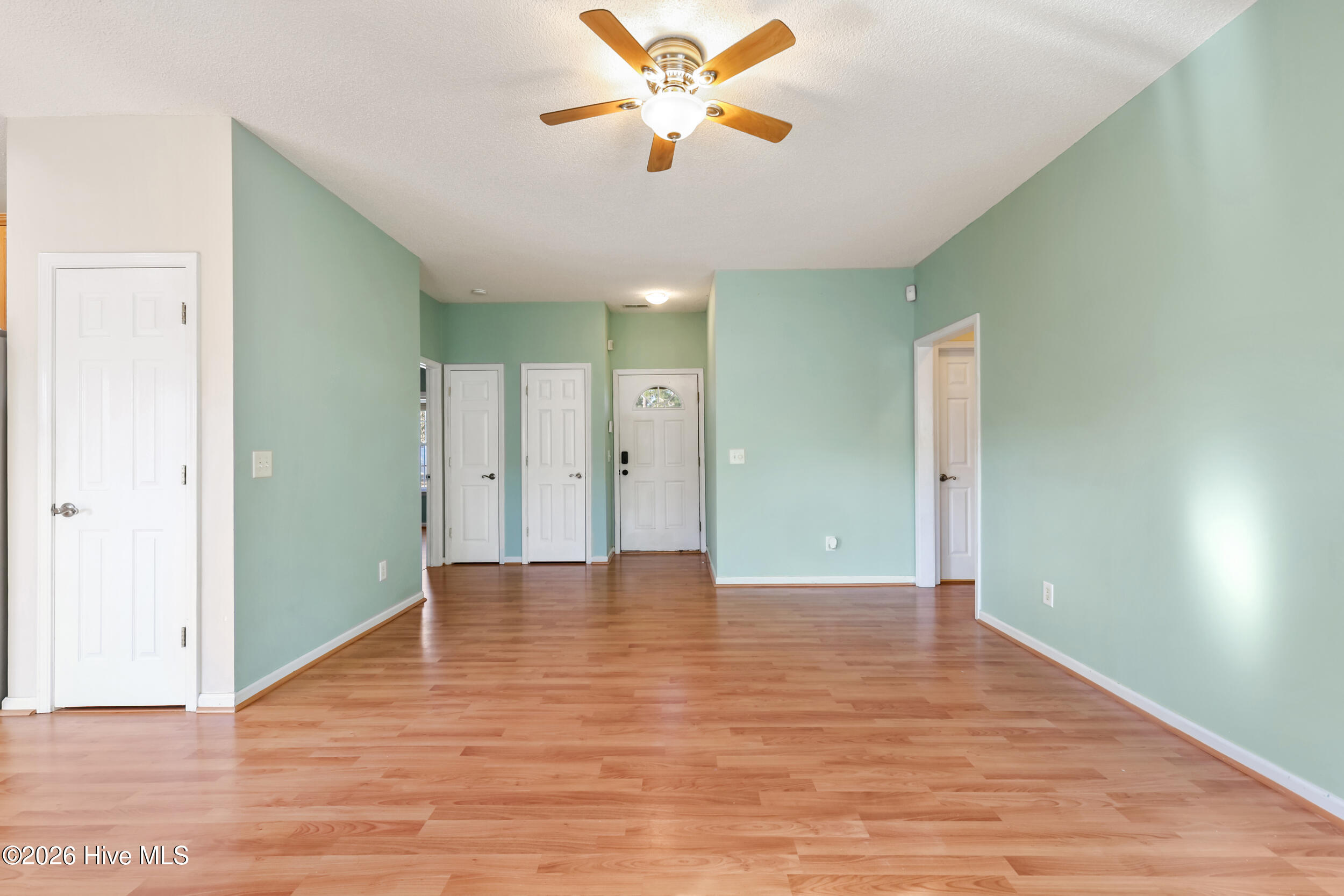 100547129 | Photo 12