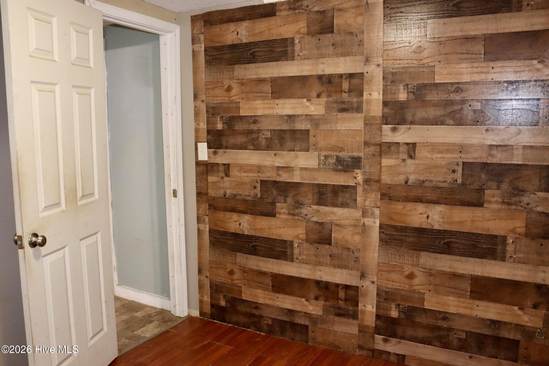 100547933 | Photo 30