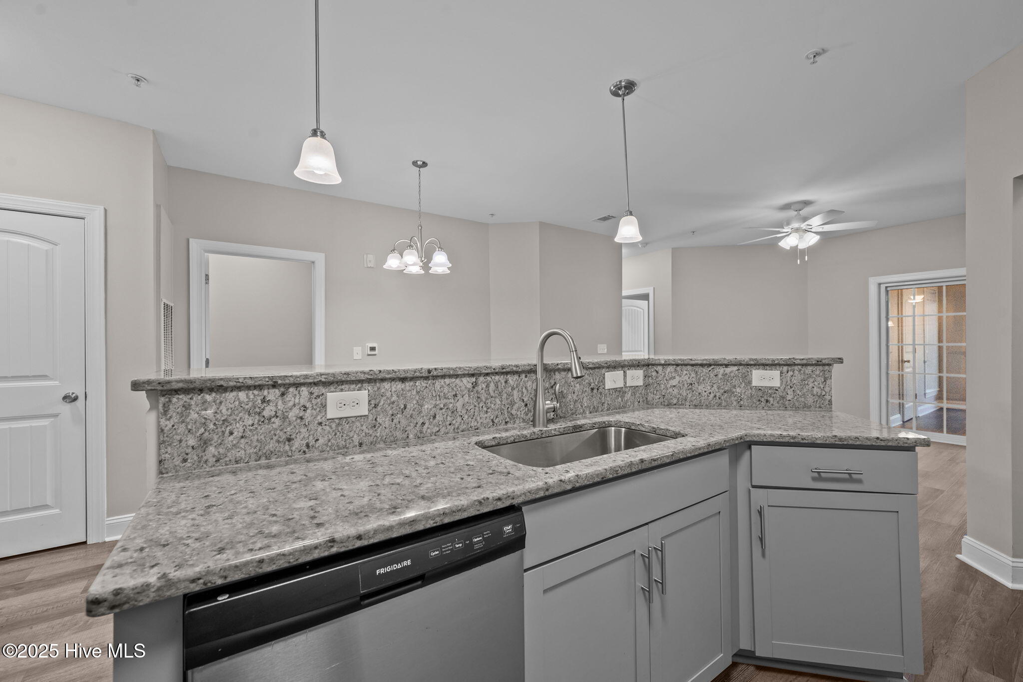 100542500 | Photo 10