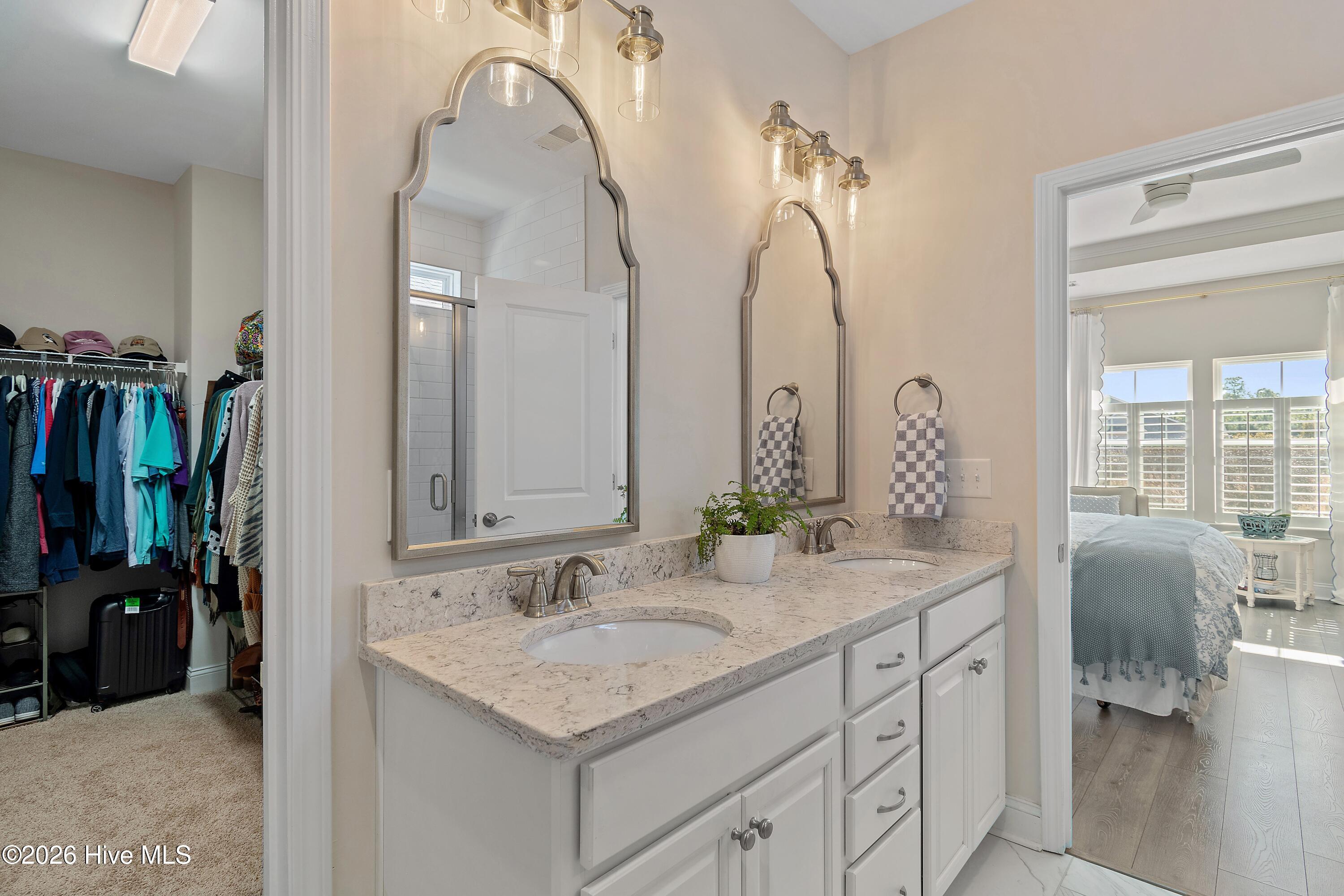 100555351 | Photo 19