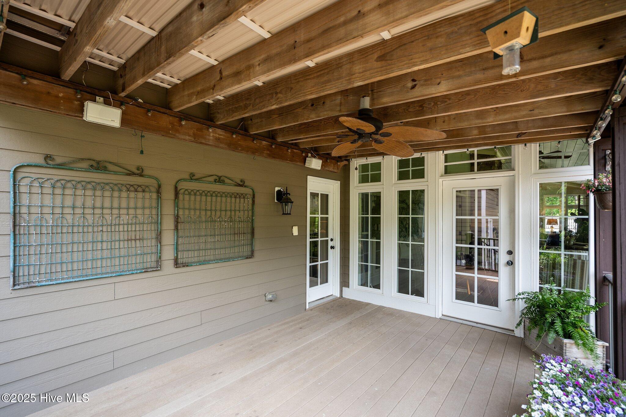 100565962 | Photo 72