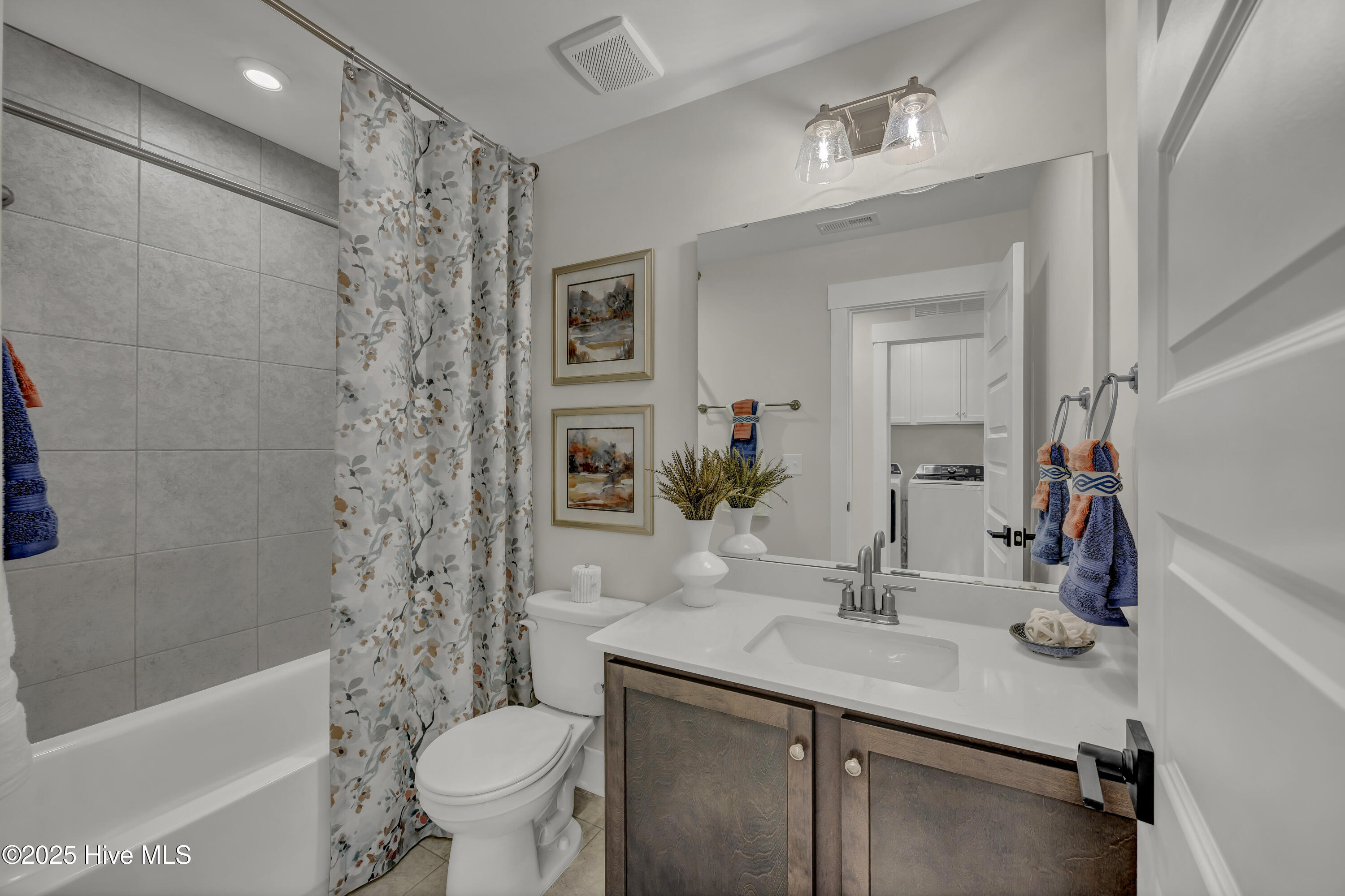 100553120 | Photo 17