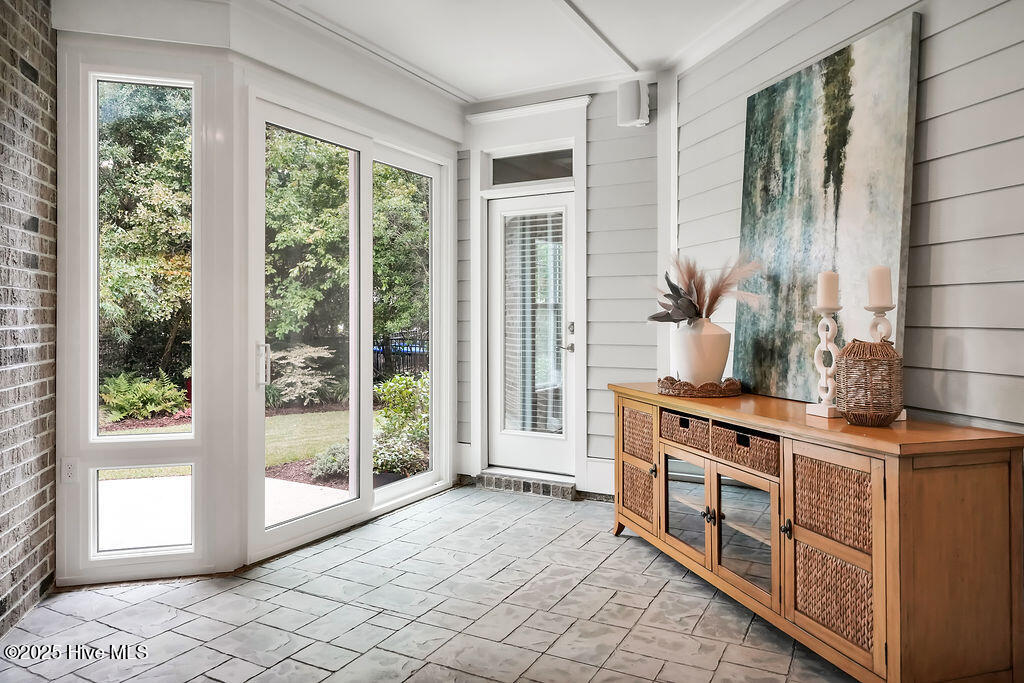 100514876 | Photo 44