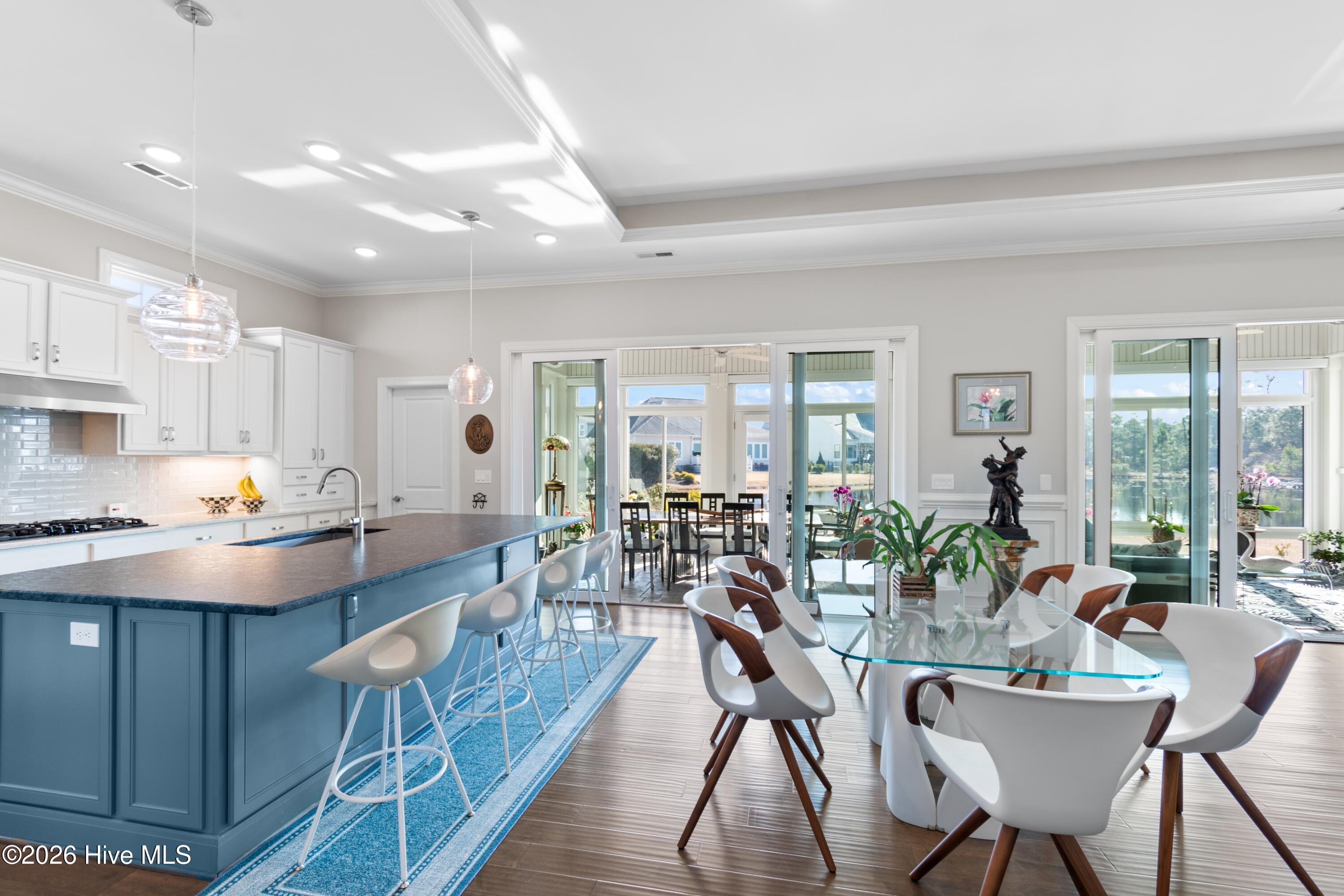 100560288 | Photo 31