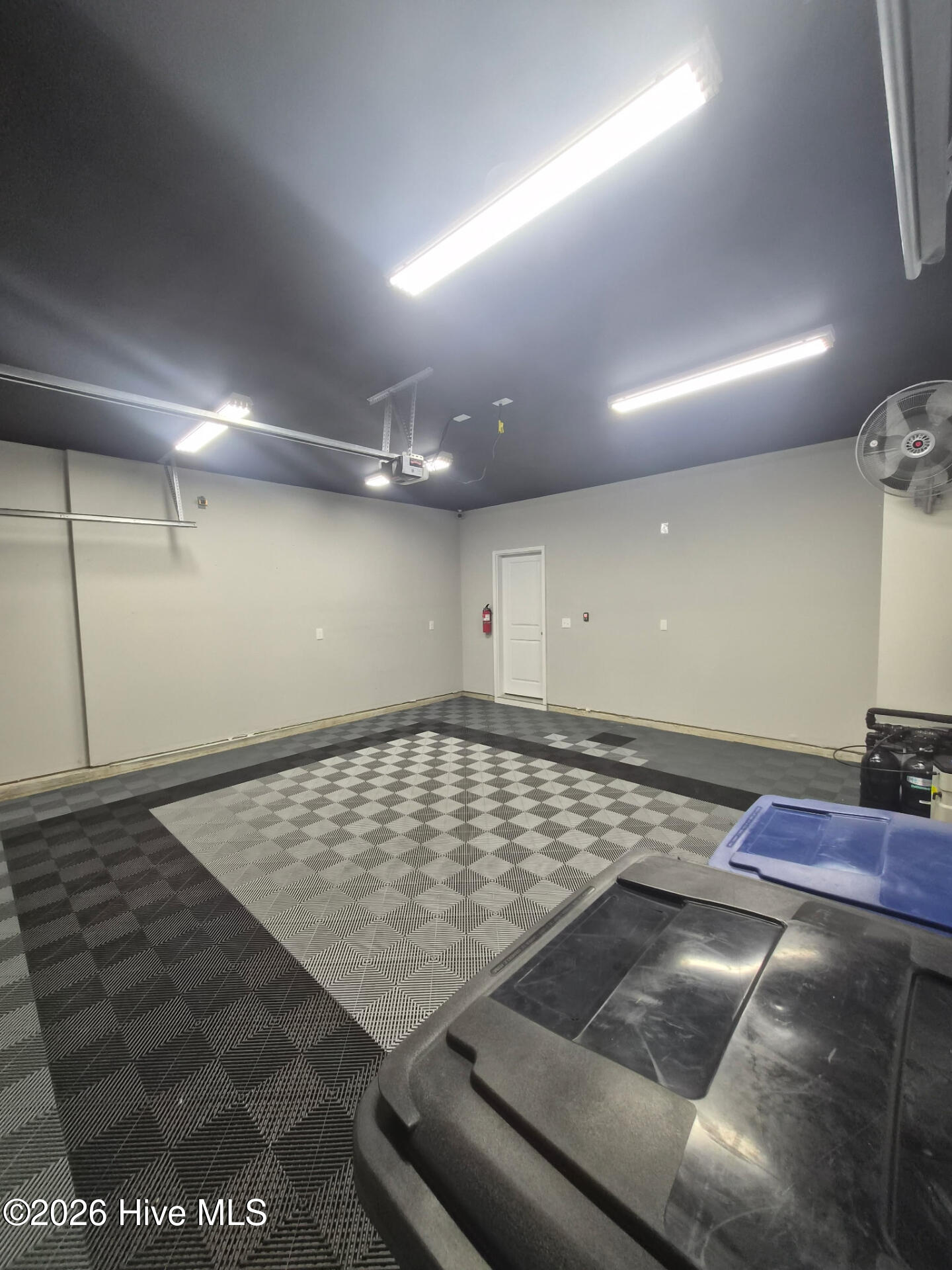 100547261 | Photo 35