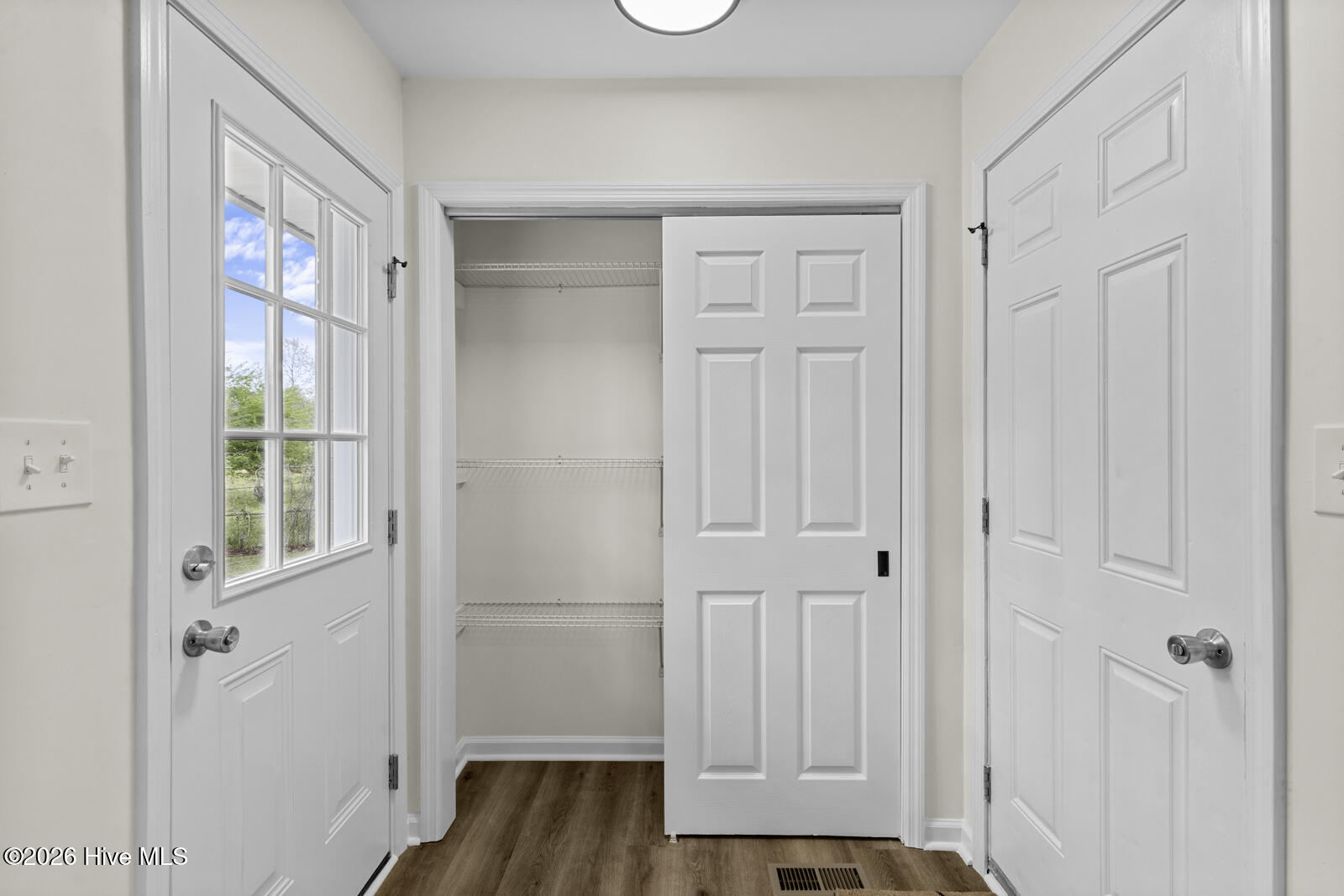 100563148 | Photo 13