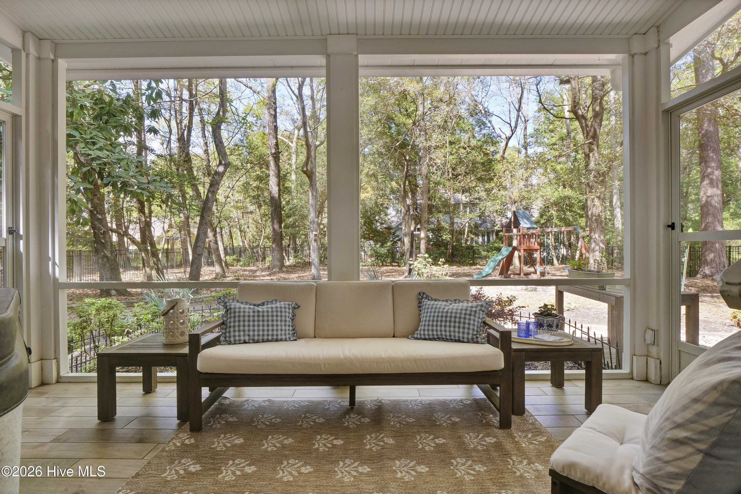 100563918 | Photo 48