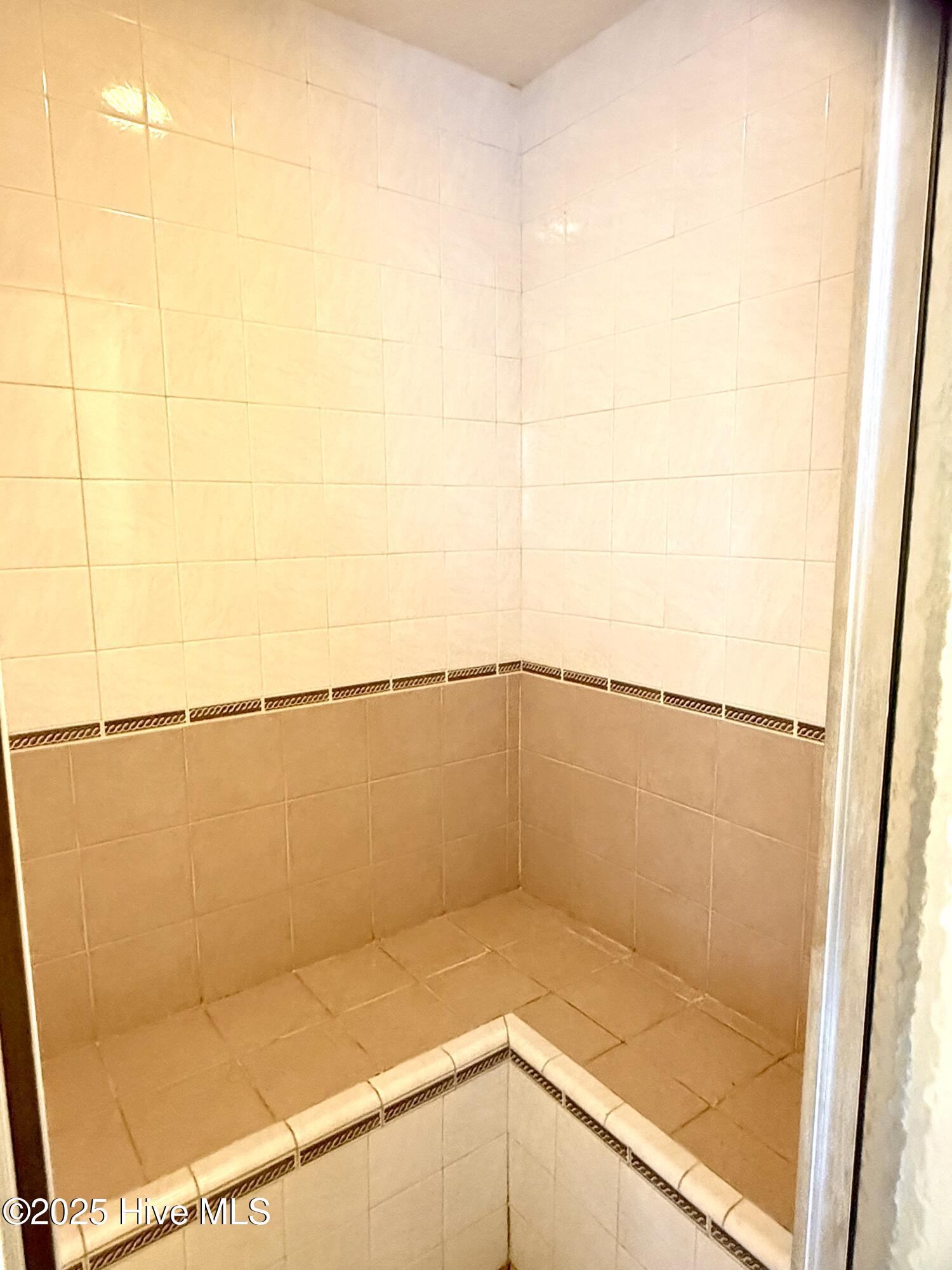 100534449 | Photo 26