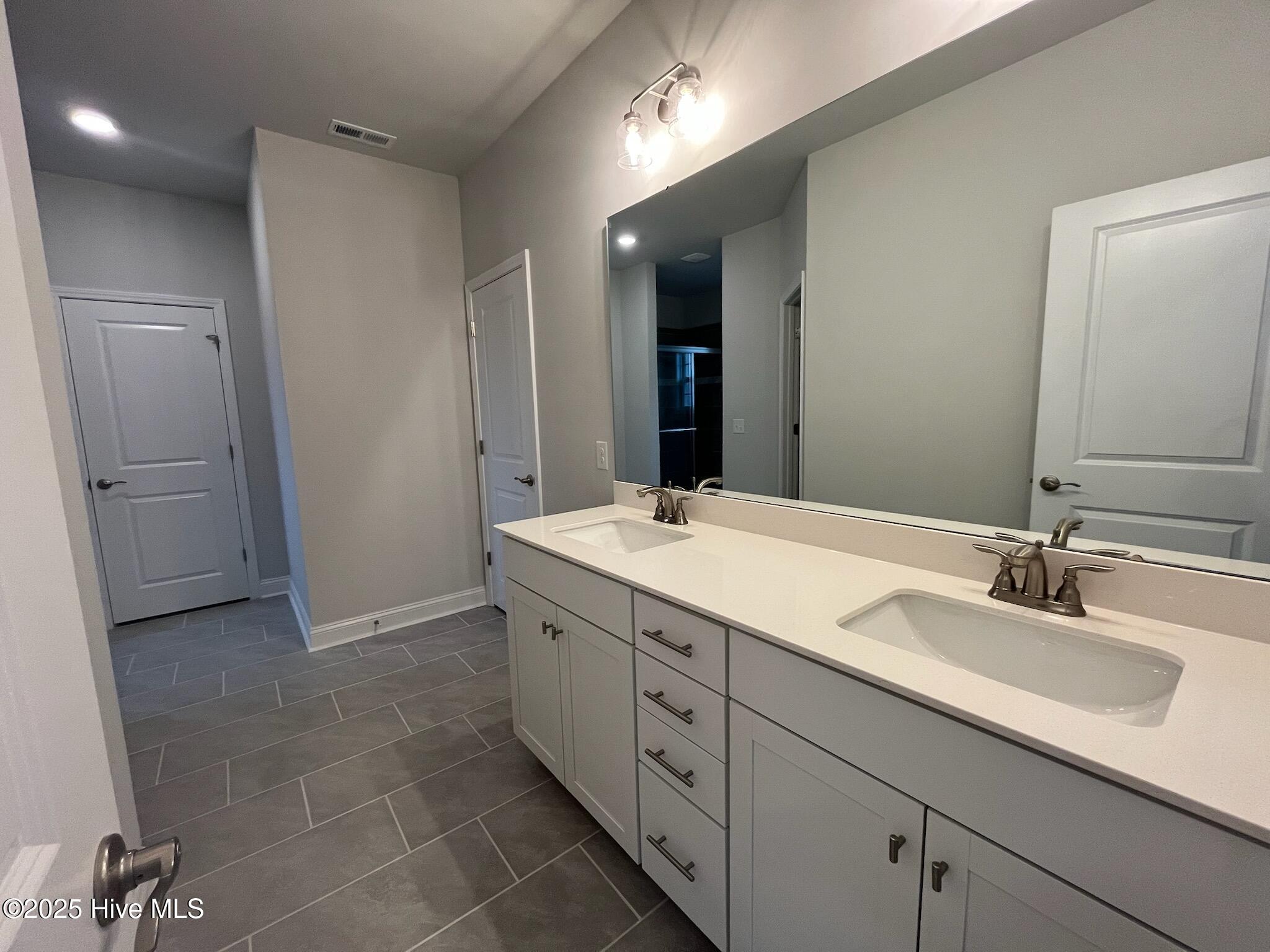 100447887 | Photo 26