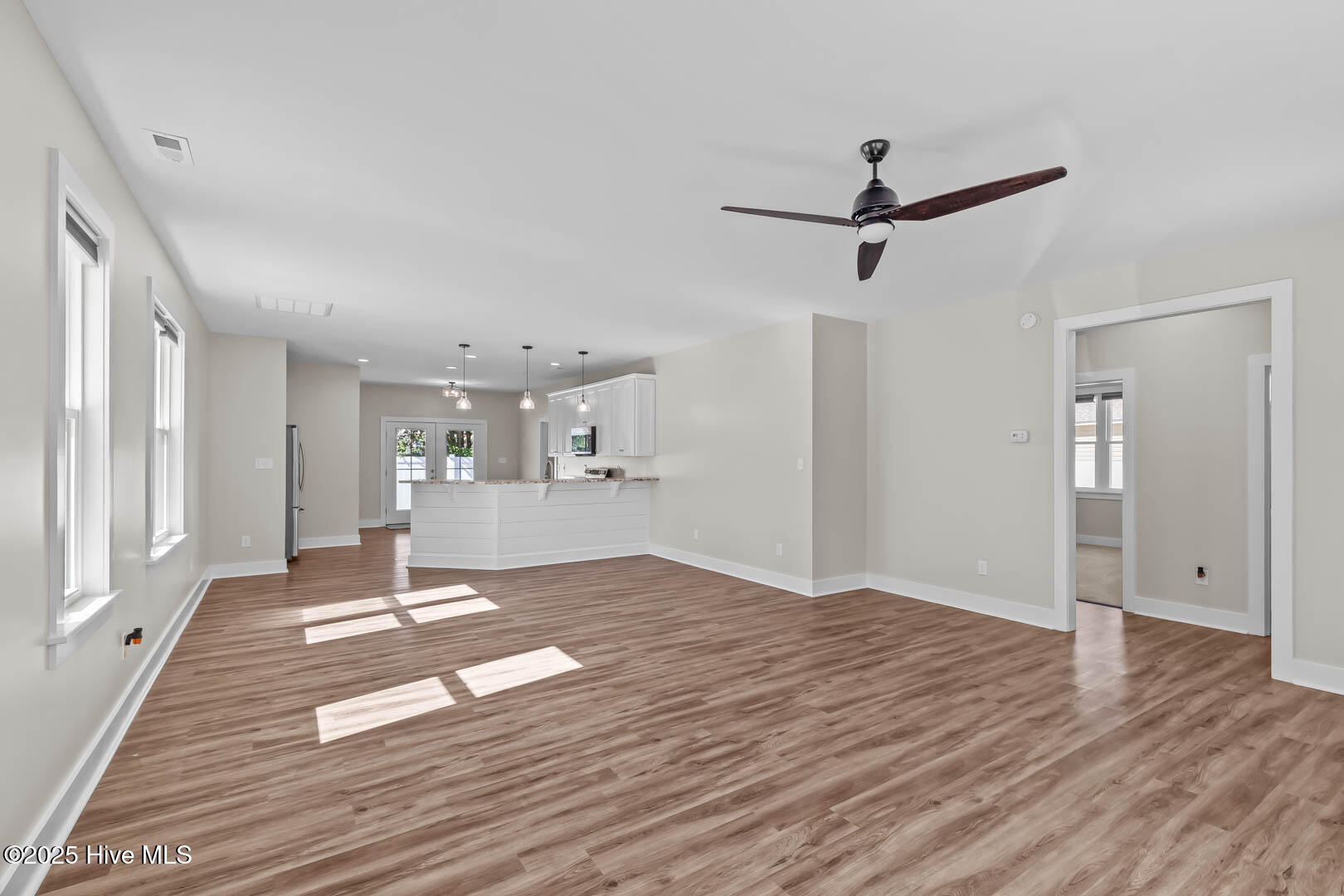 100535399 | Photo 11