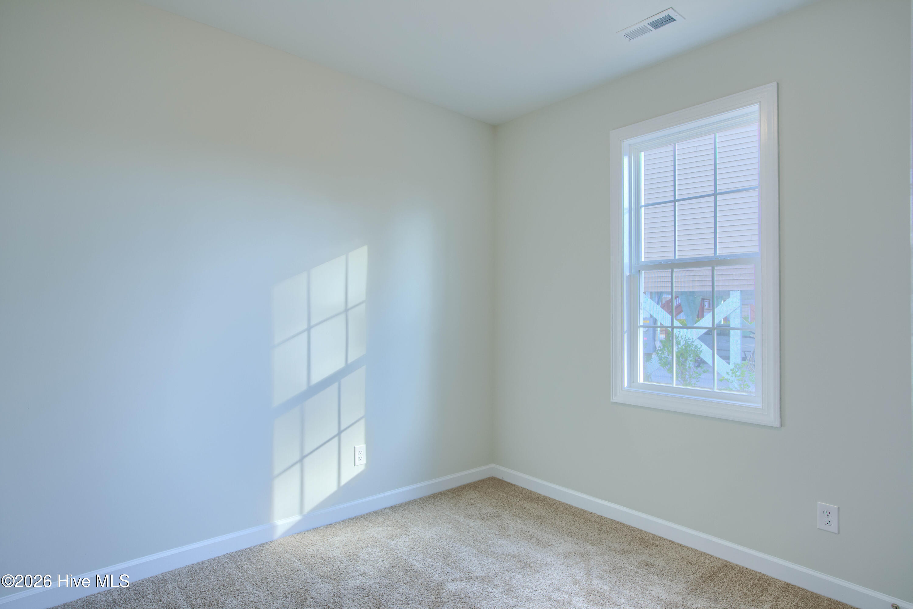 100526870 | Photo 33