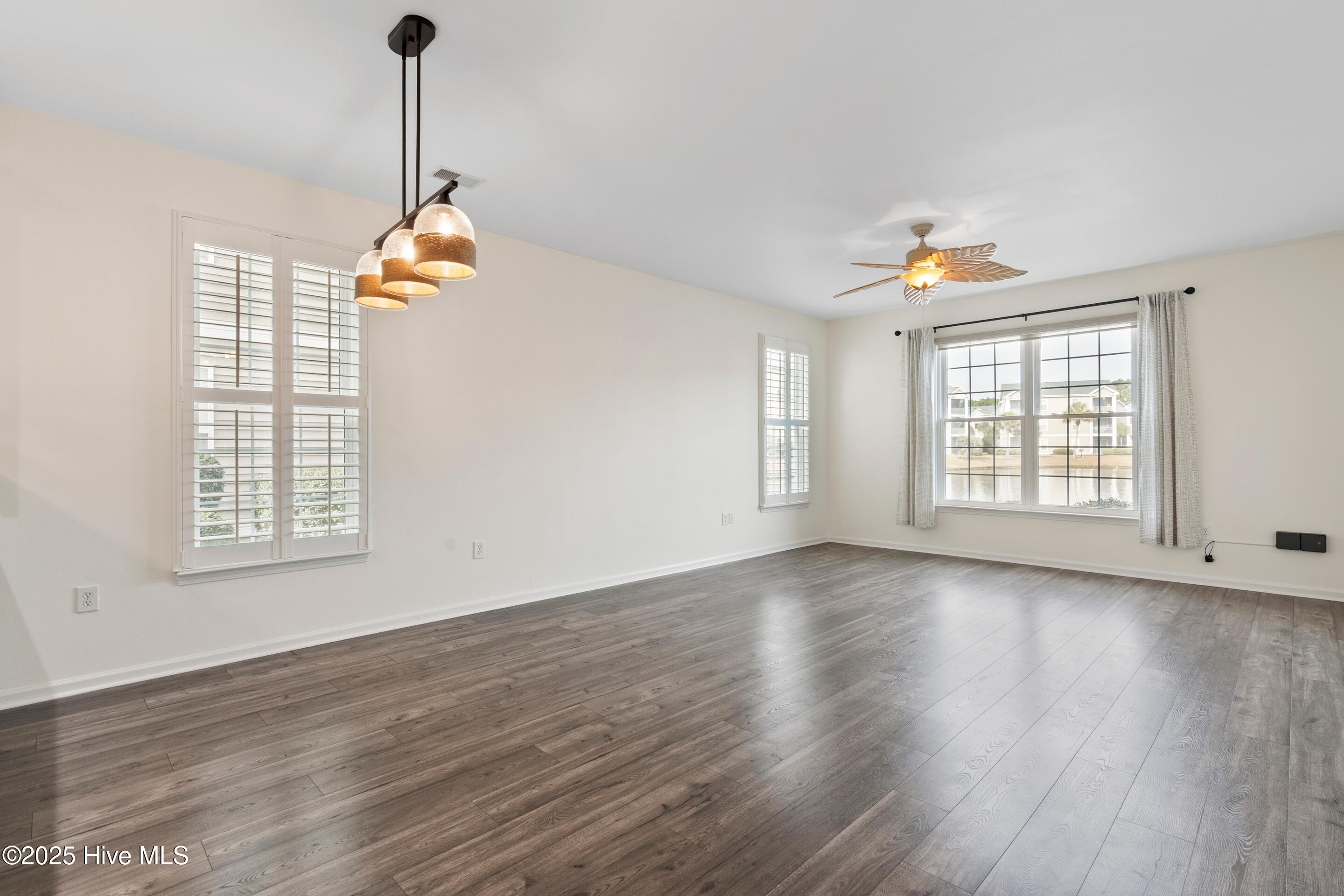 100542567 | Photo 15