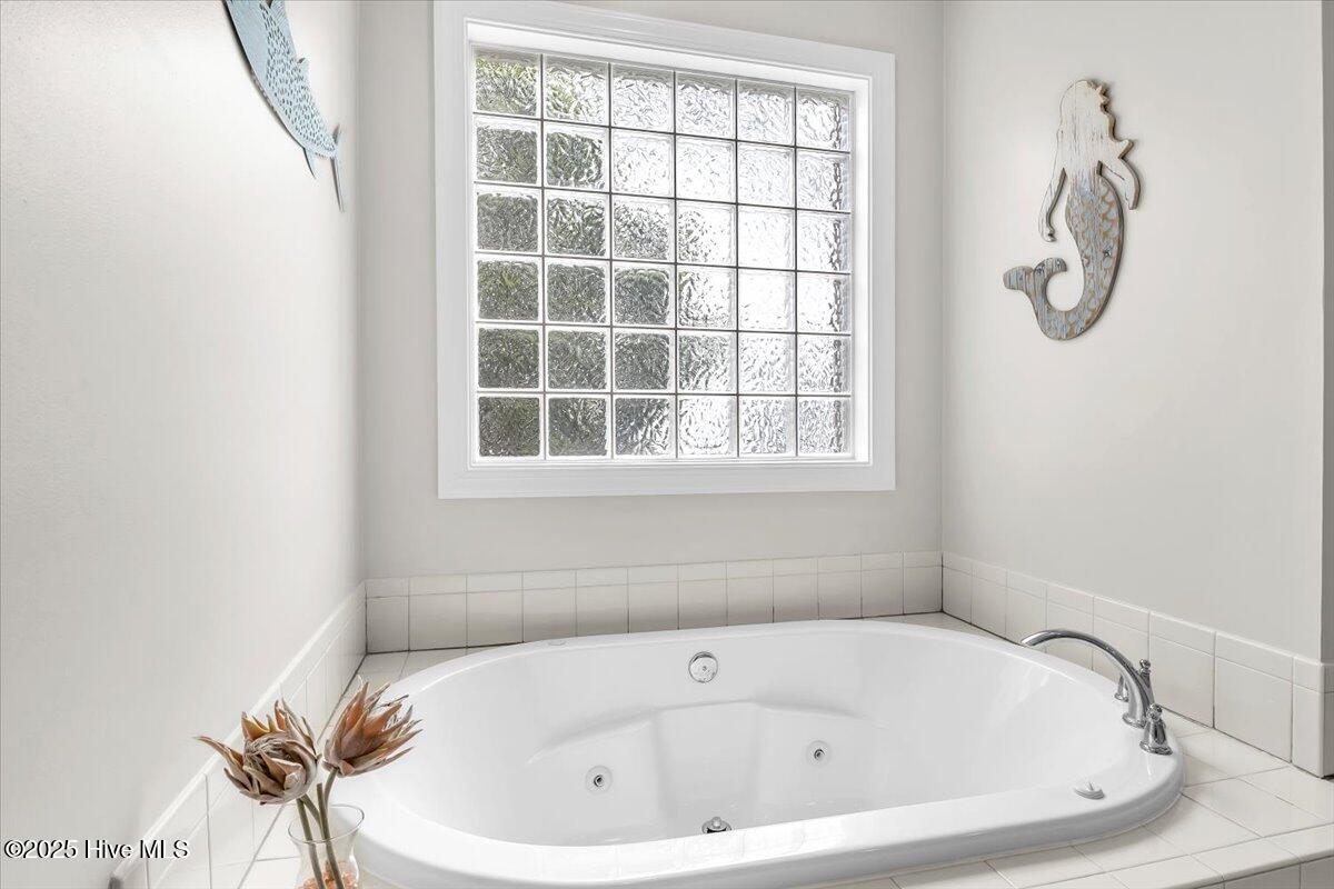 100506076 | Photo 32