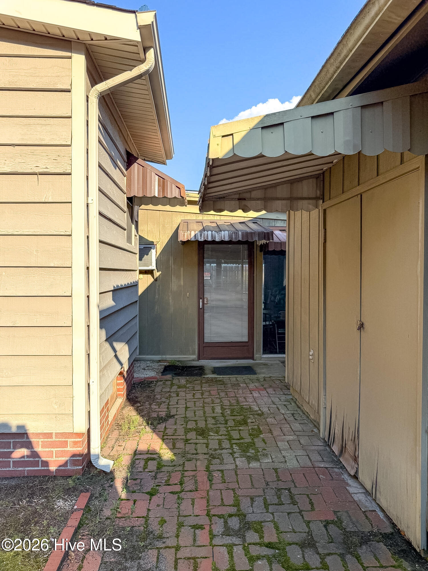 100560688 | Photo 24